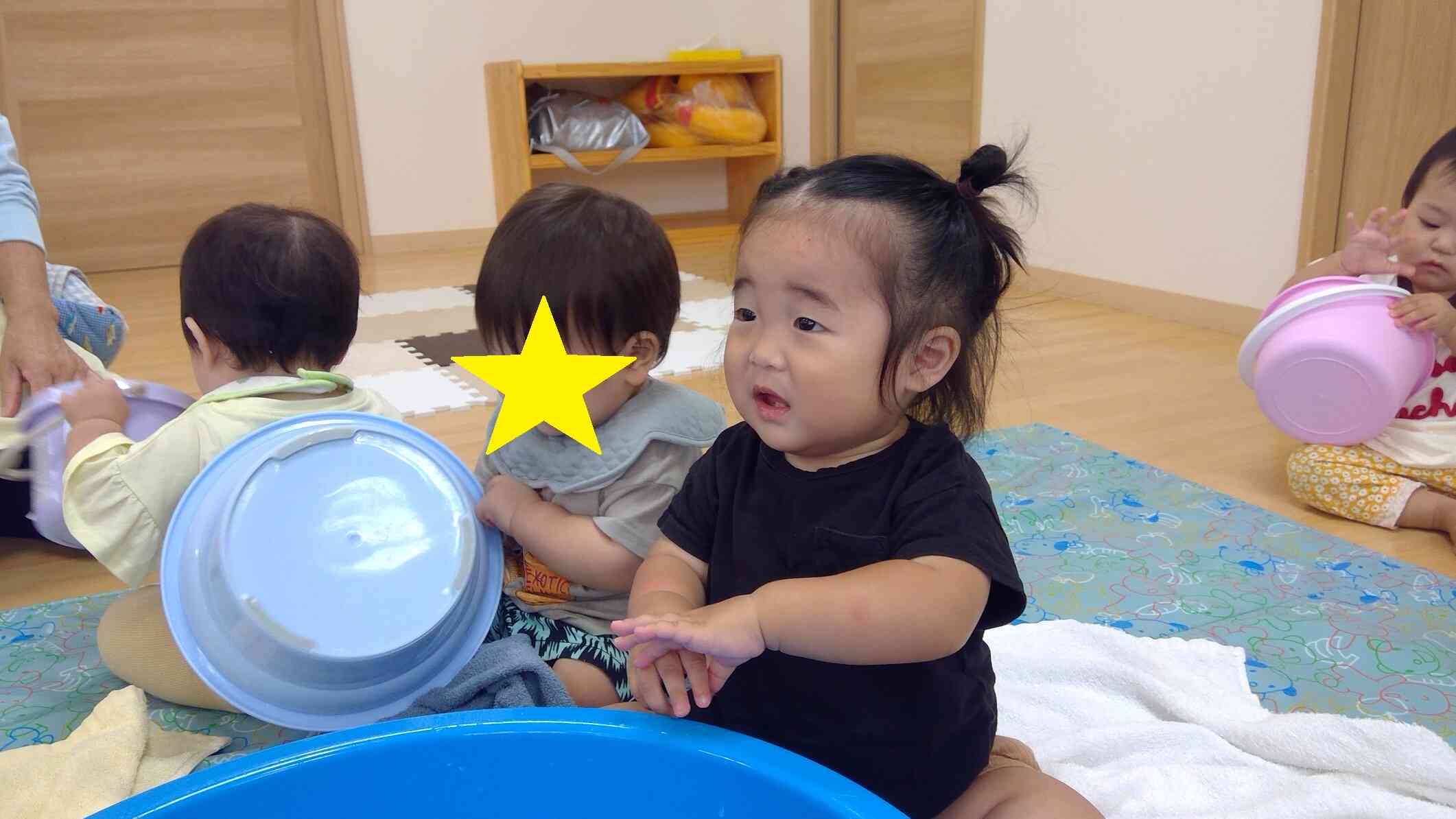氷遊び（0歳児）