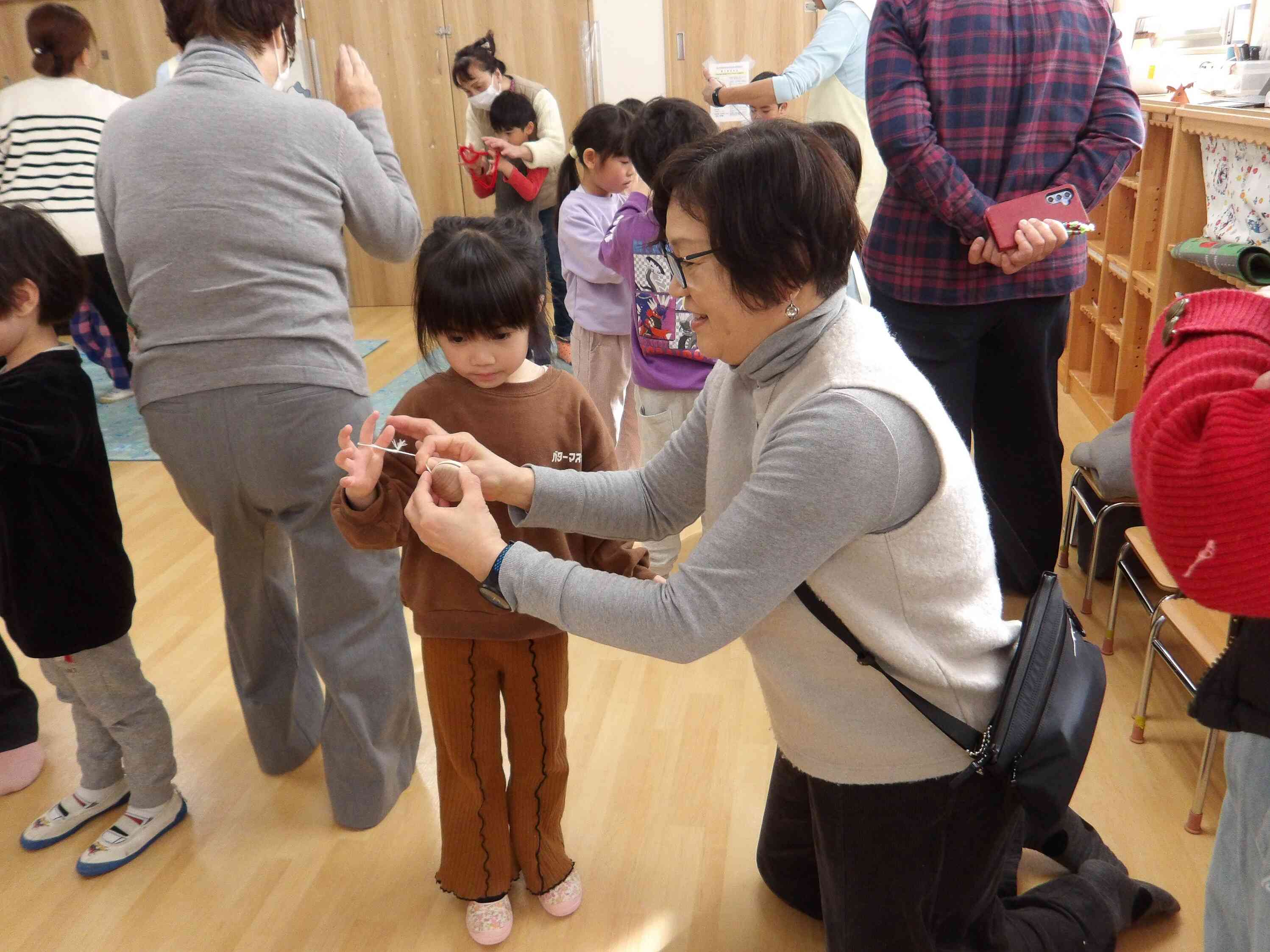 「こうやって遊ぶんだよ」