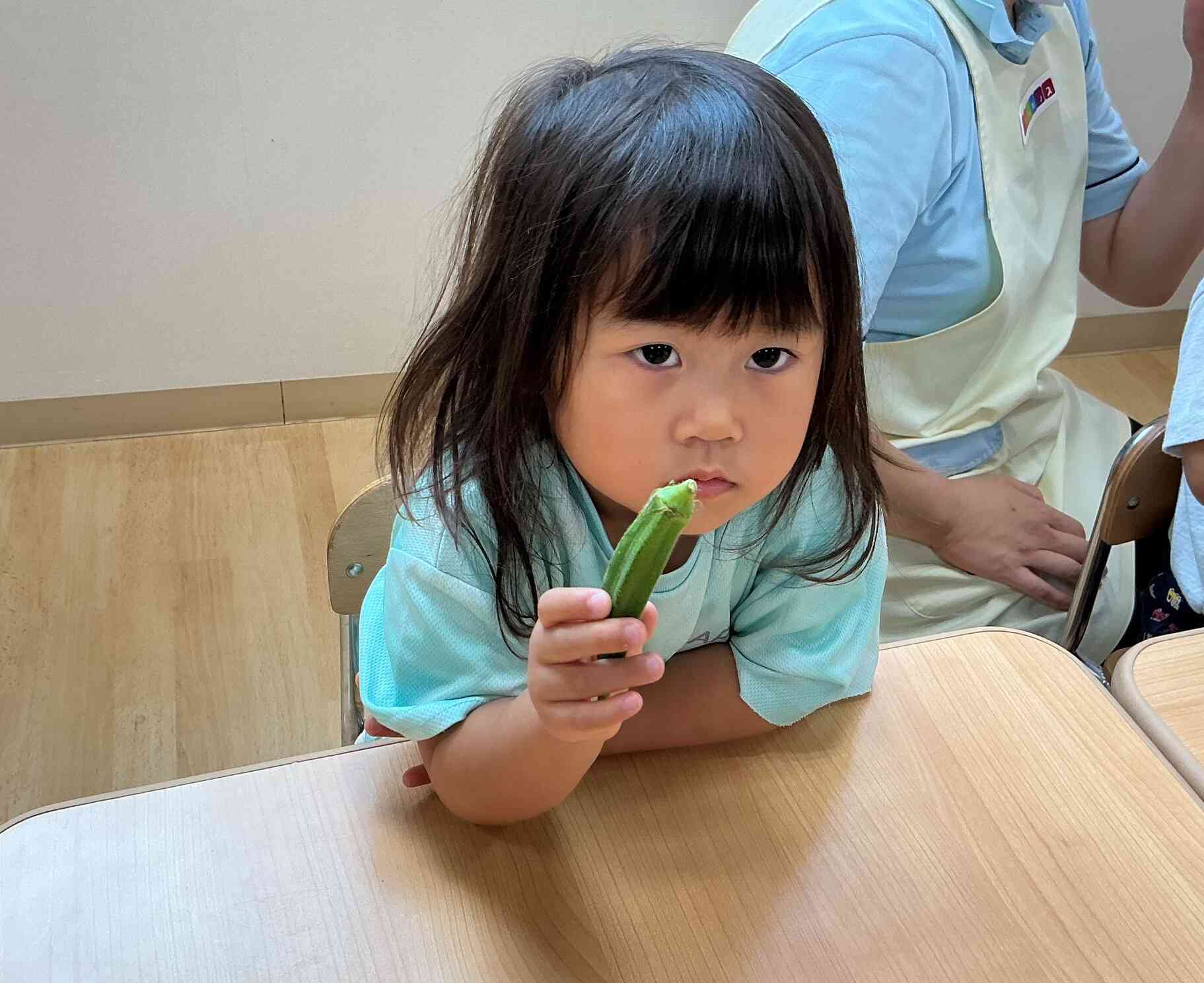 【乳児食育】夏野菜をさわったよ