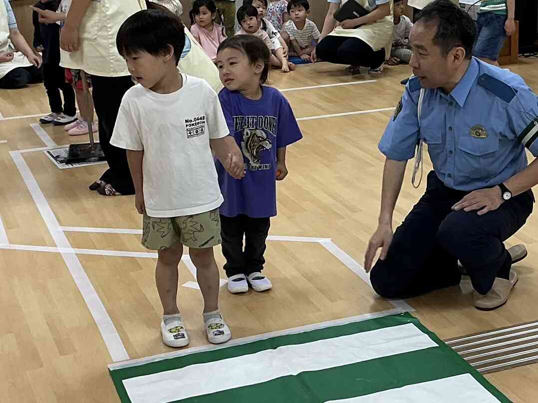 「みぎ、ひだり、みぎ！」