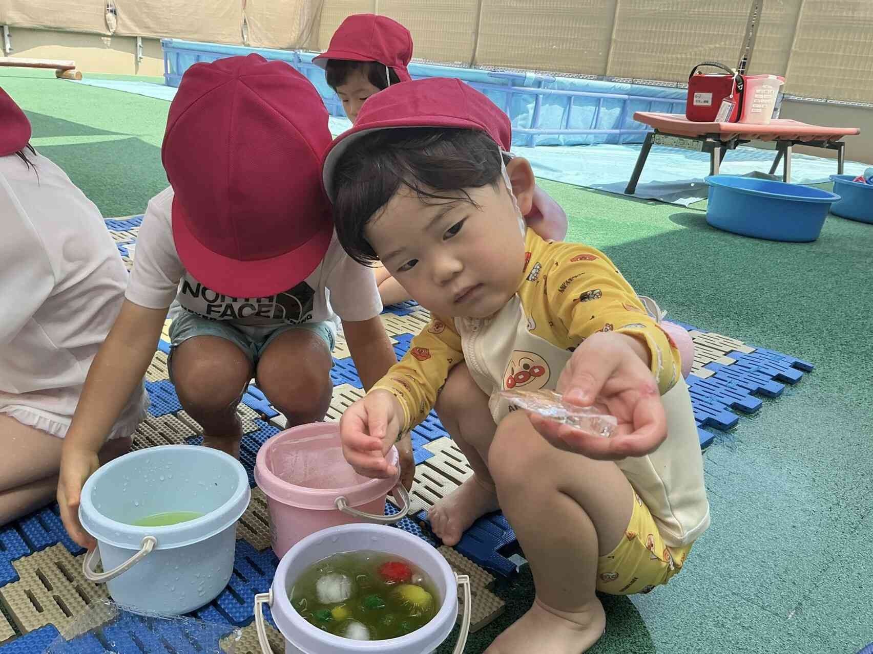 氷遊び（3歳児）