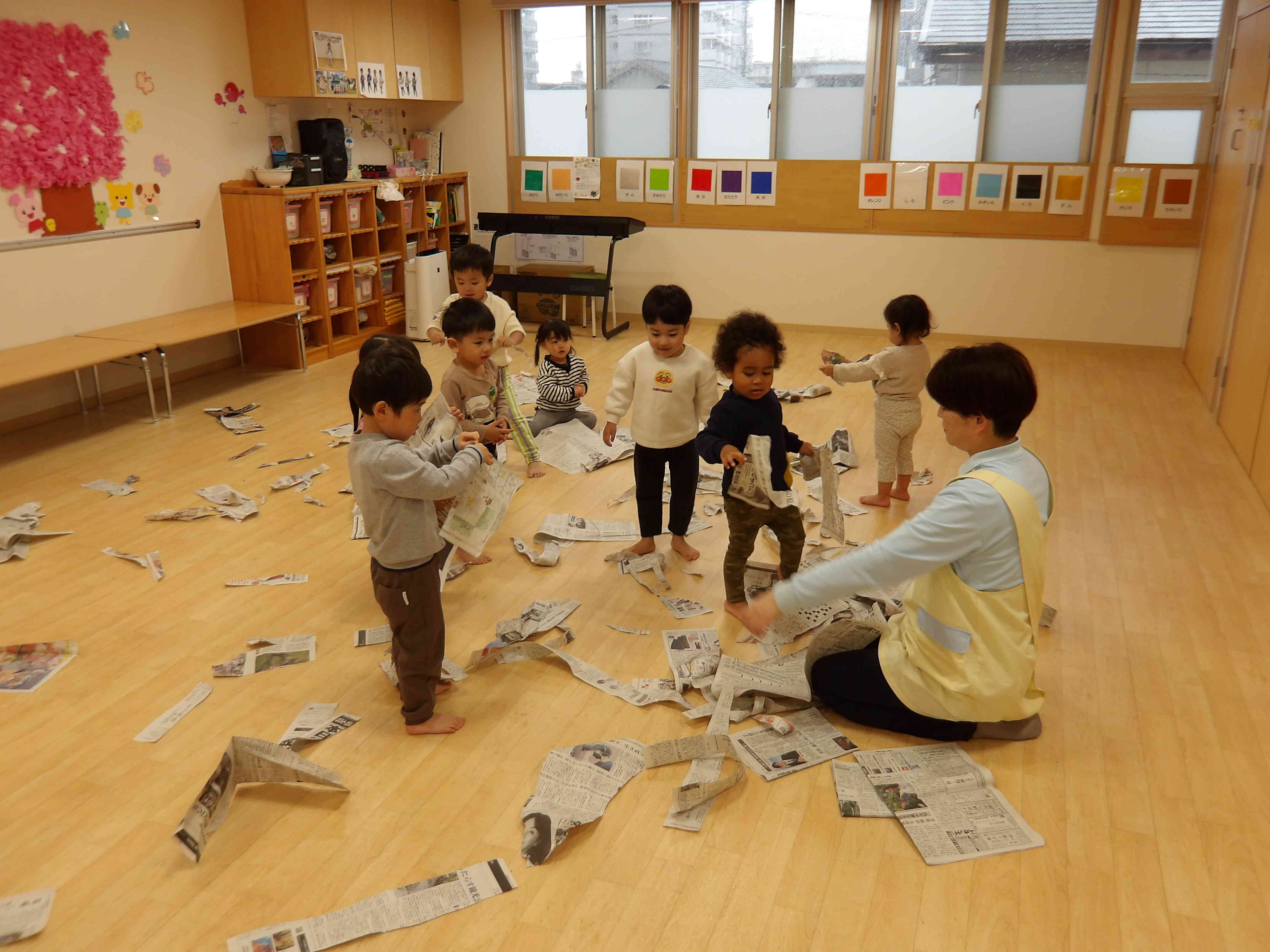 新聞紙あそびしたよ
