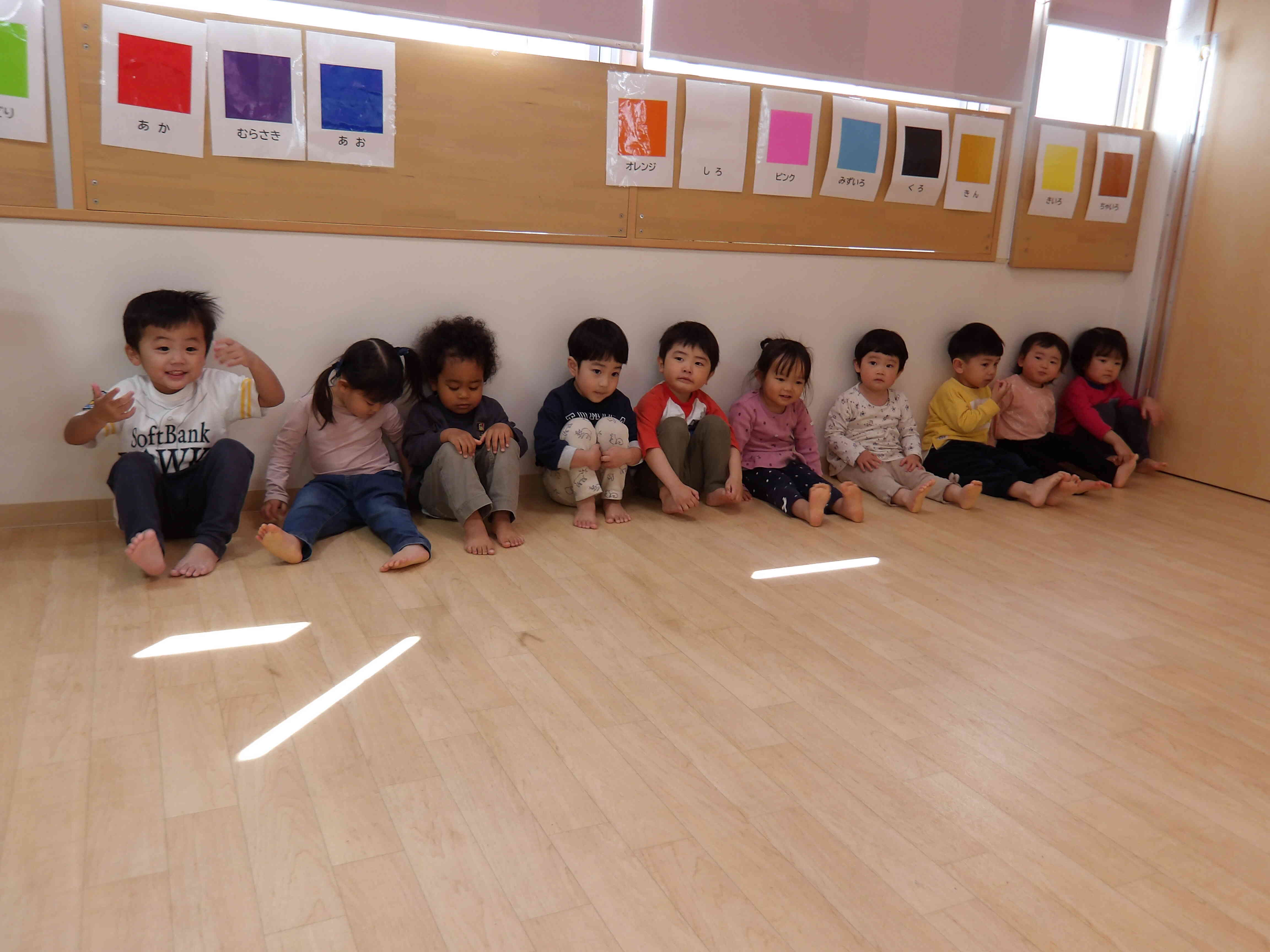 終わったら壁ぺったんをして次が始まるのを待つよ~