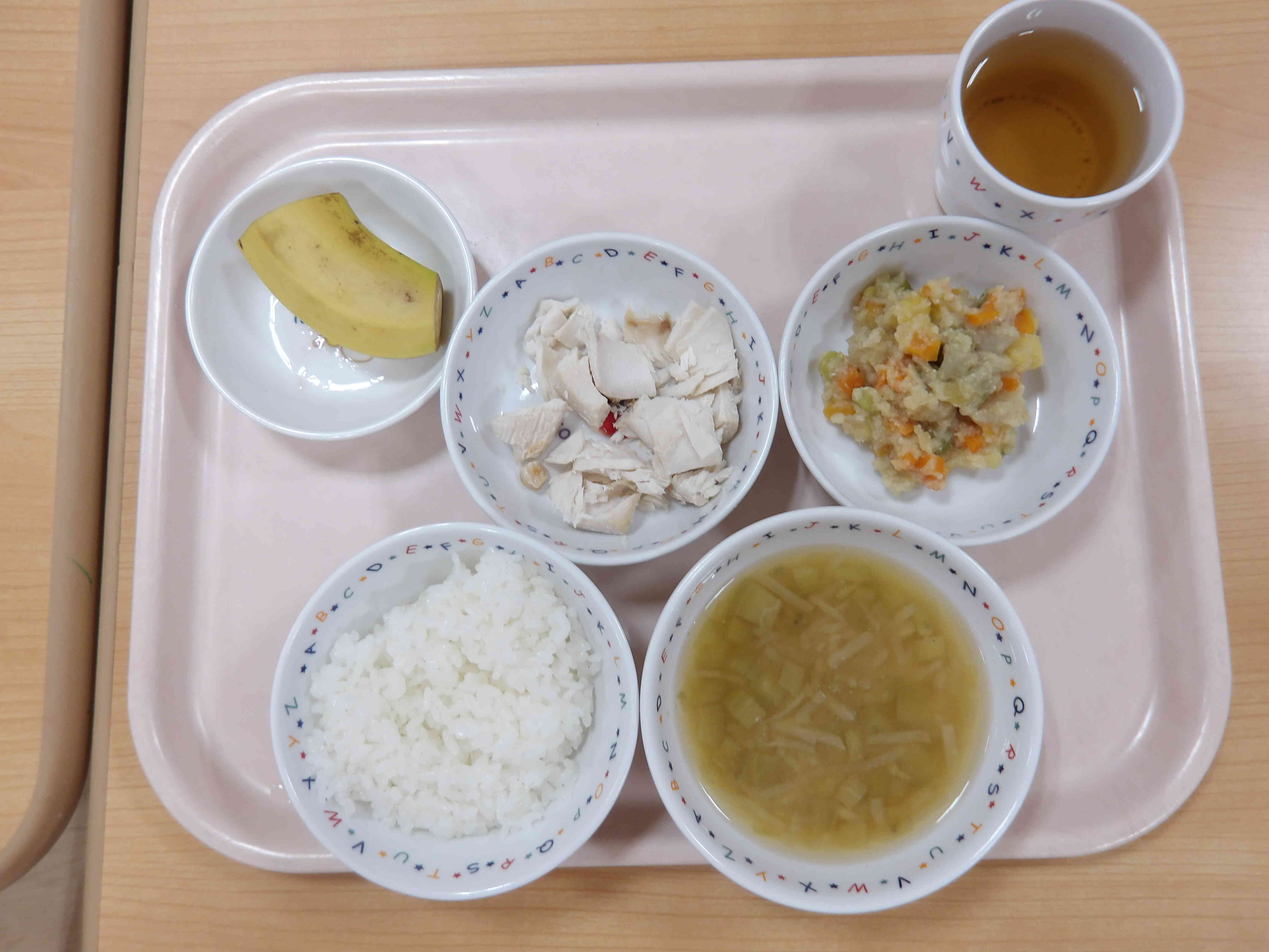 お散歩から帰ったら、おいしい給食♡