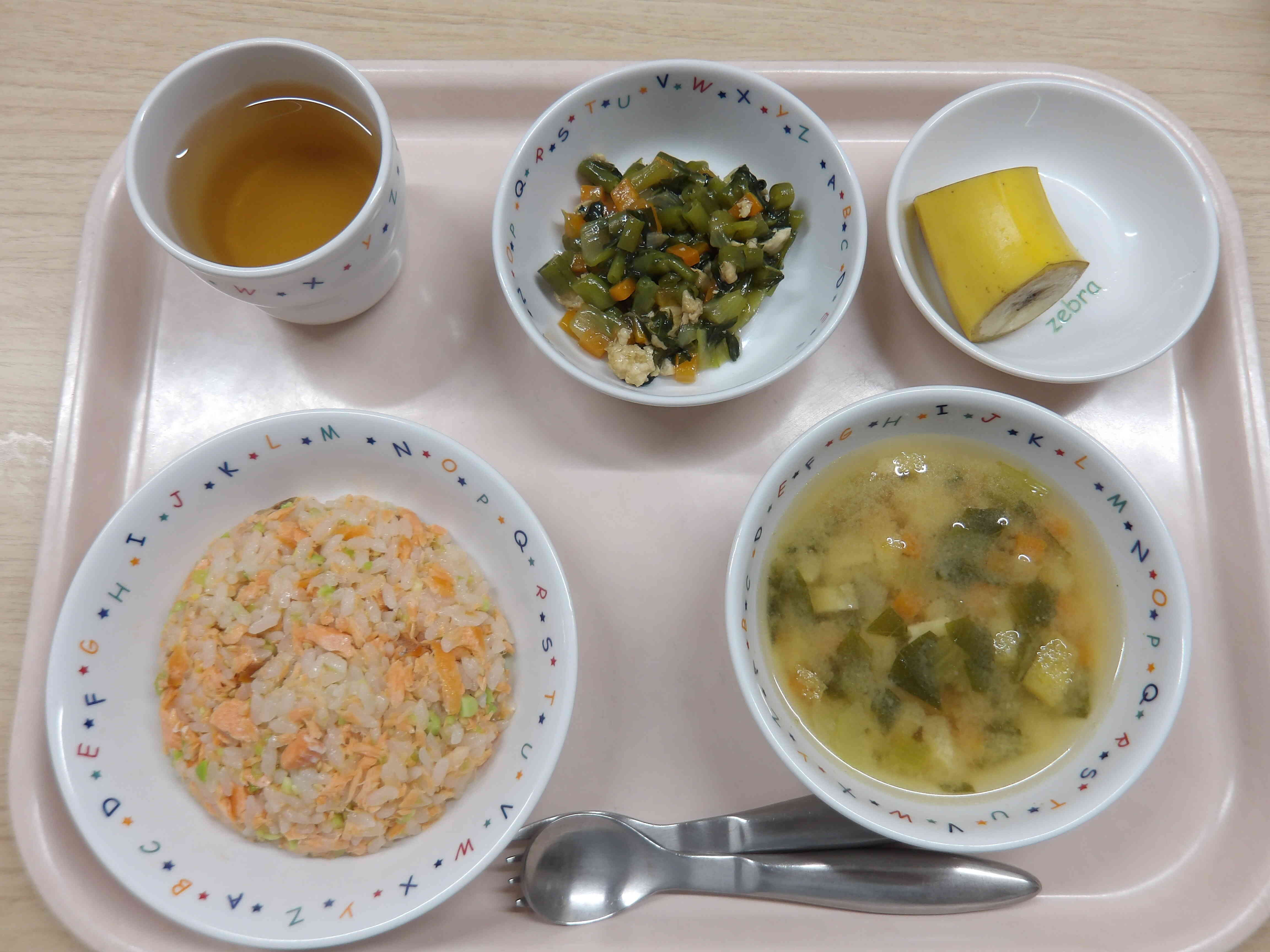7/1★給食★さけの混ぜ寿司・チンゲン菜のおみそ汁・野菜のそぼろあんかけ・バナナ
