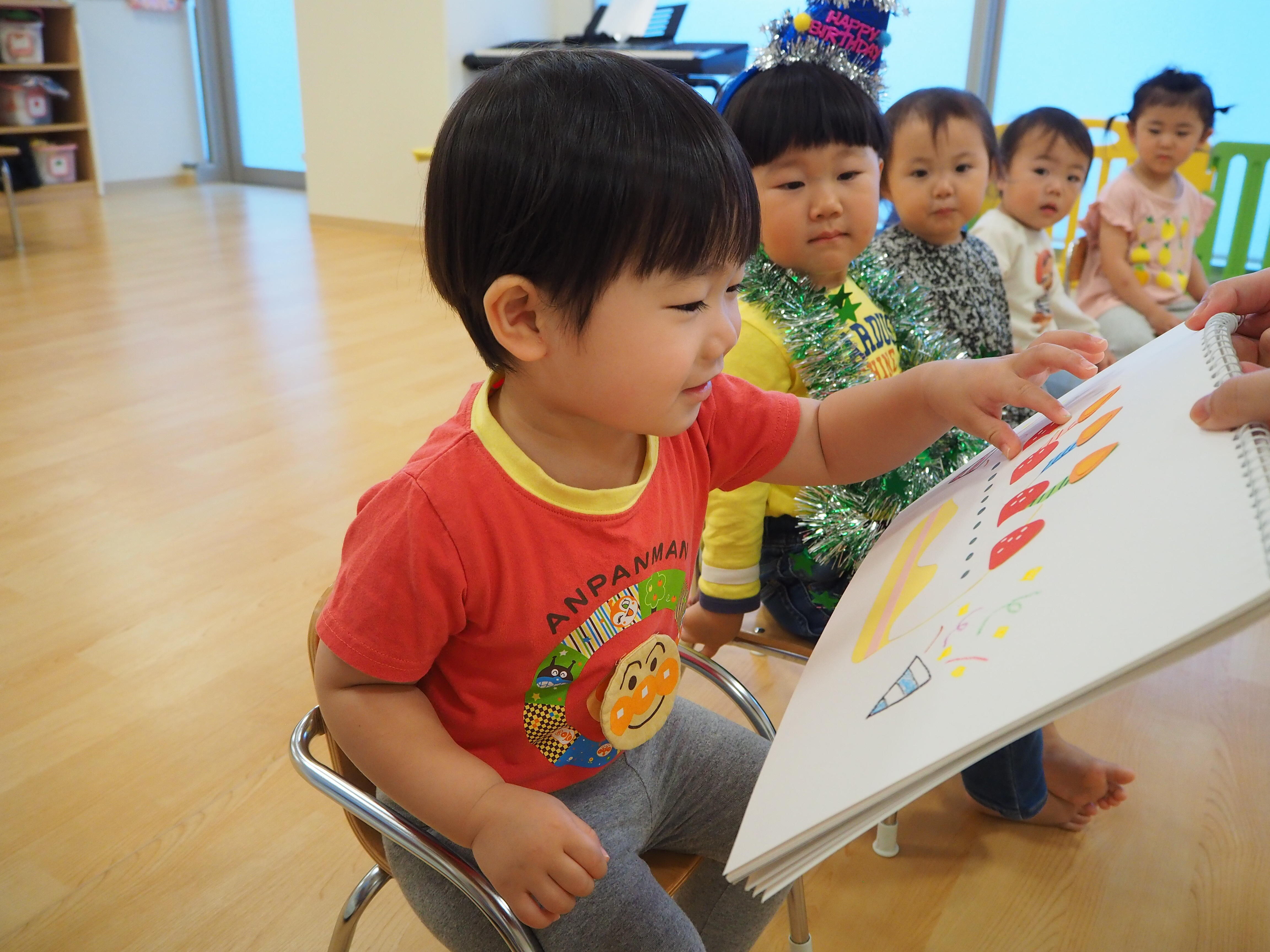 最後にケーキのイラストが出てくると、嬉しそうにしていた子ども達。いちごだけを食べるお友だちもいれば、ホイップの部分だけを食べるお友だちもいて、見ていて面白かったです！