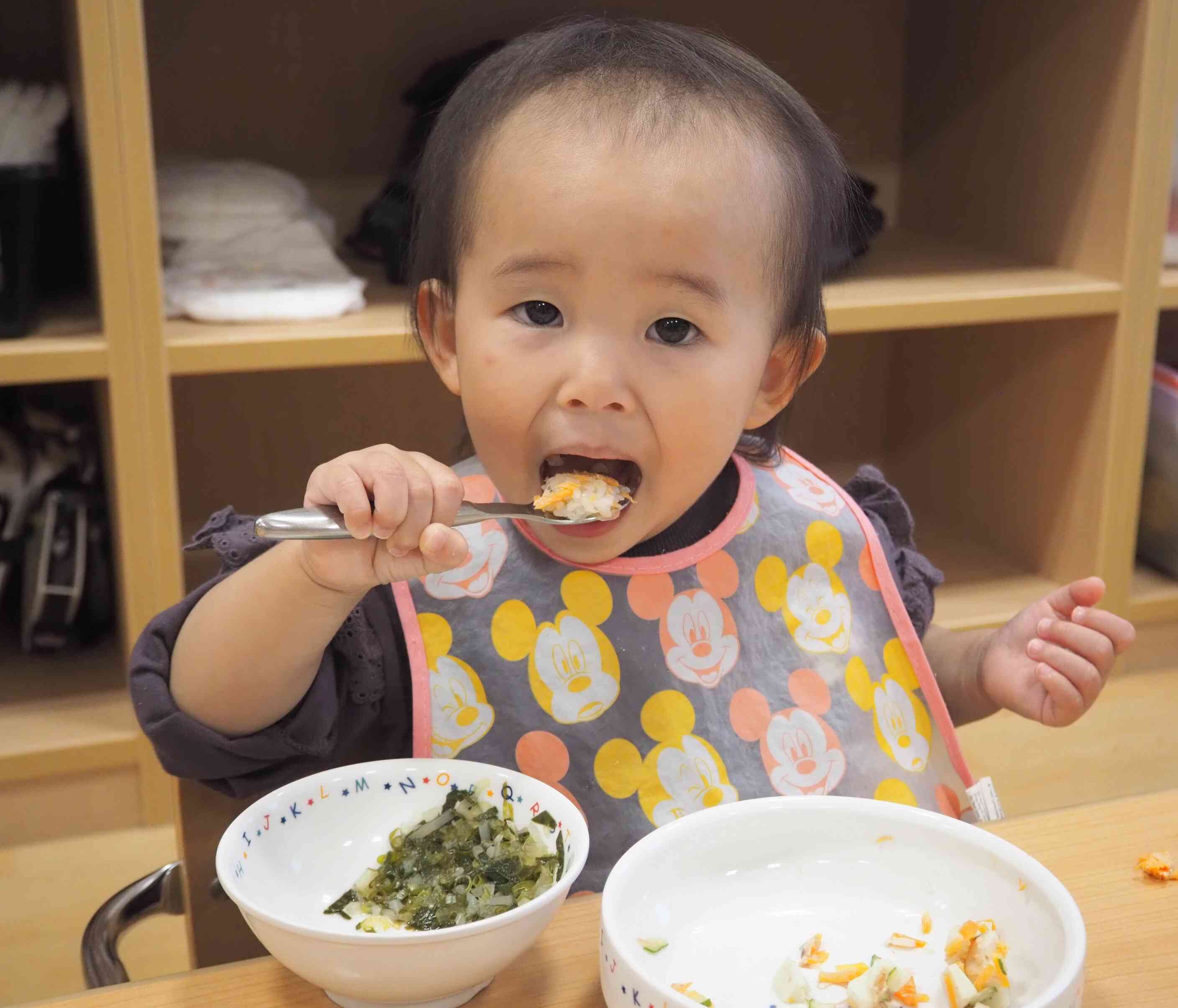 どう?上手に食べられるのよ♪