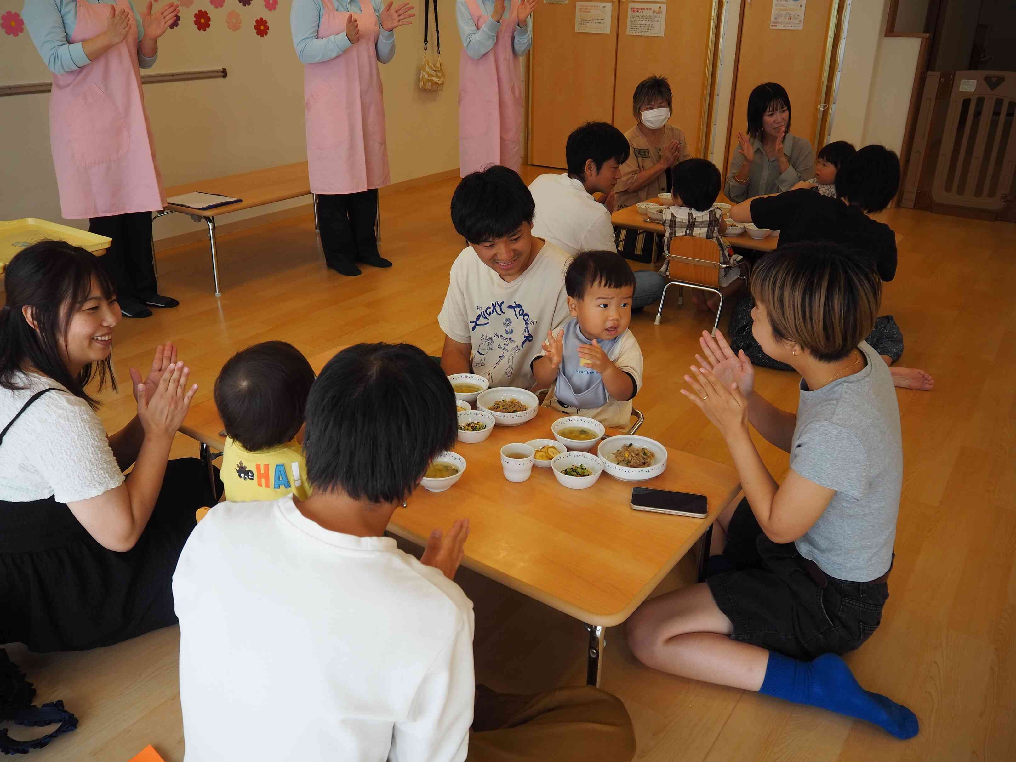 「いただきますの歌」を歌うよ