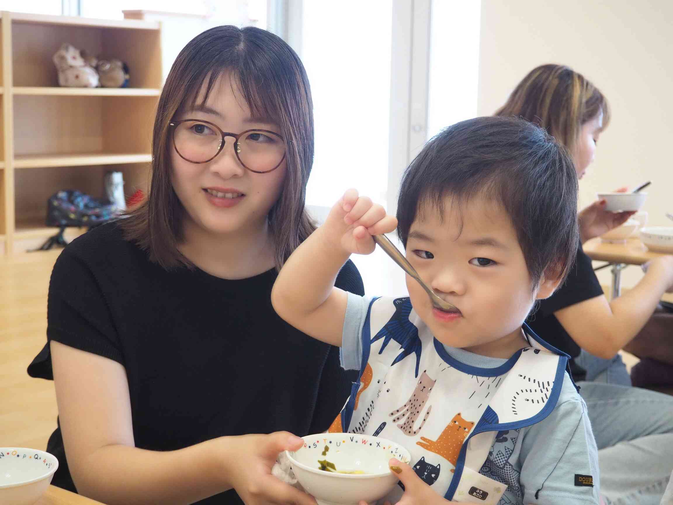 みてみて！自分で食べられるんだよ！