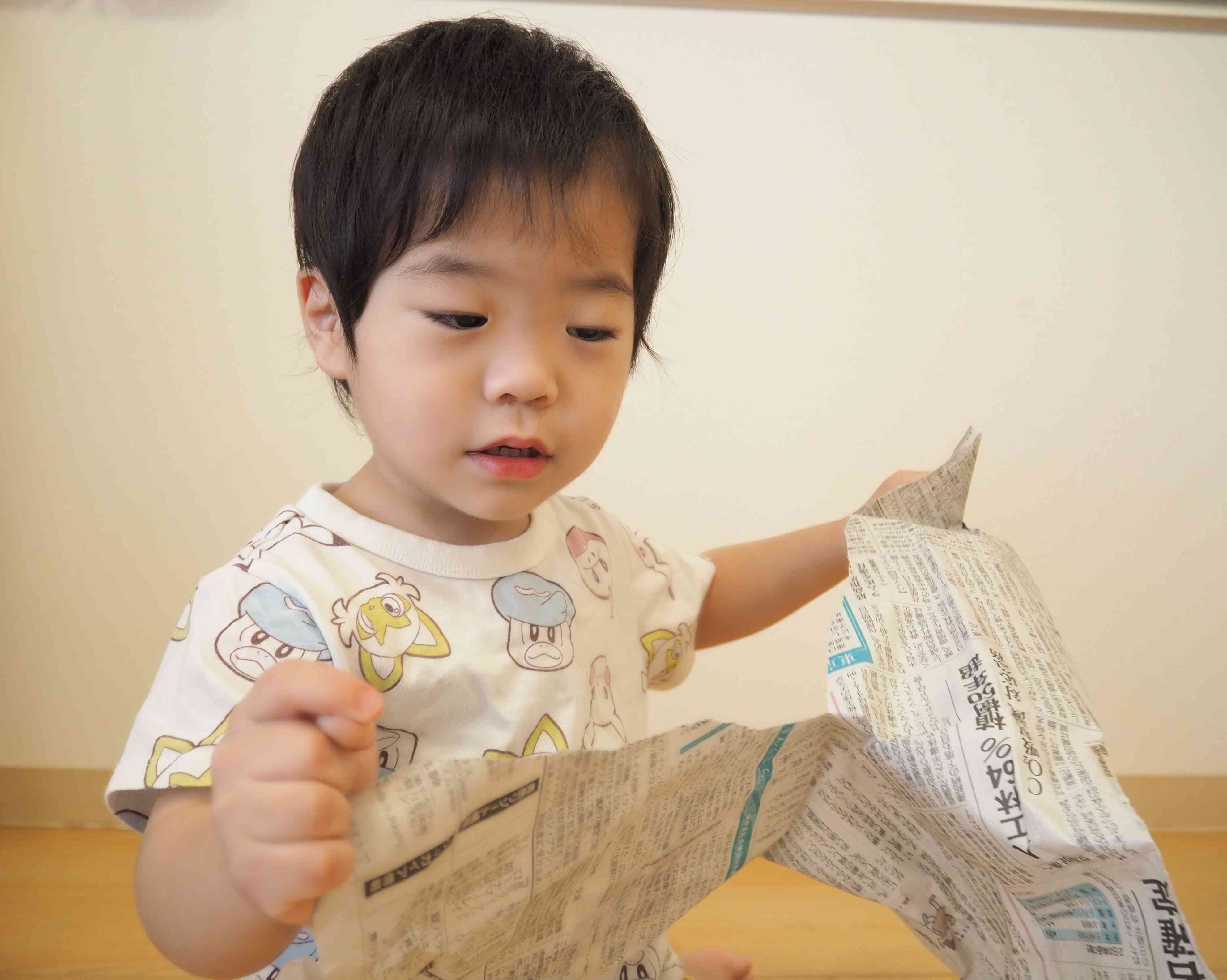 新聞紙ビリビリ～