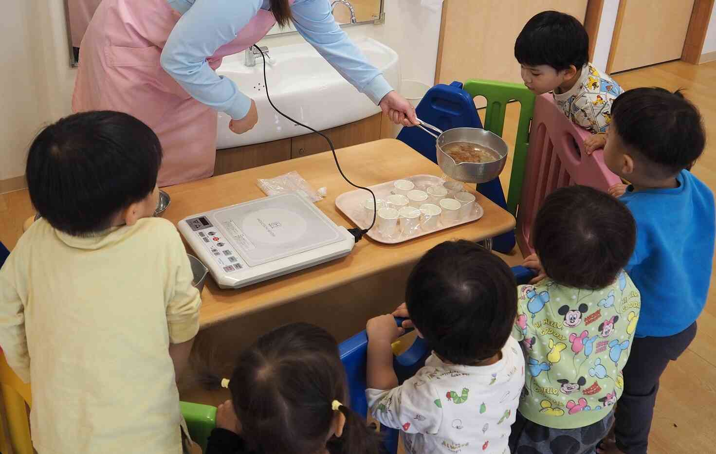 こうやって出汁を取るんだね