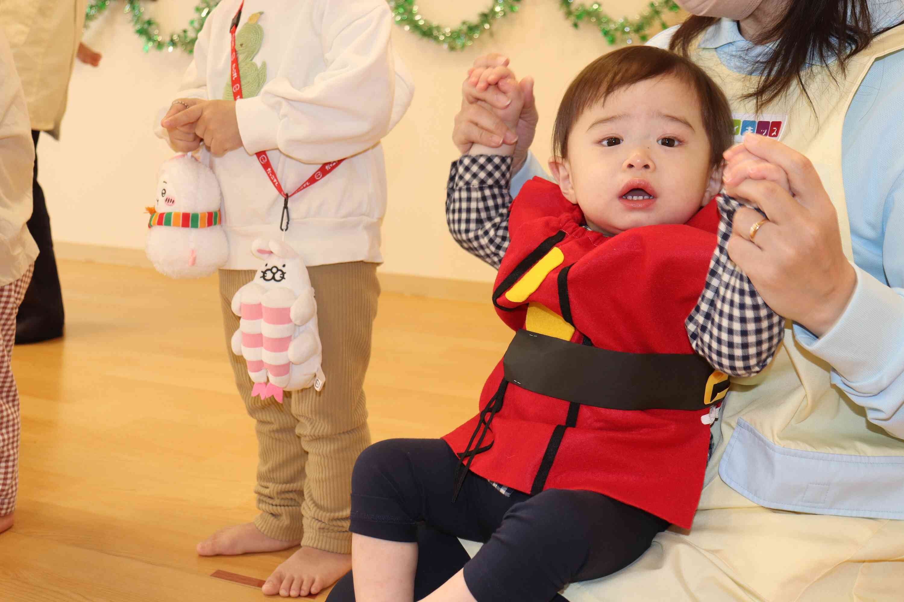 先生のお膝に座って参加しました♪