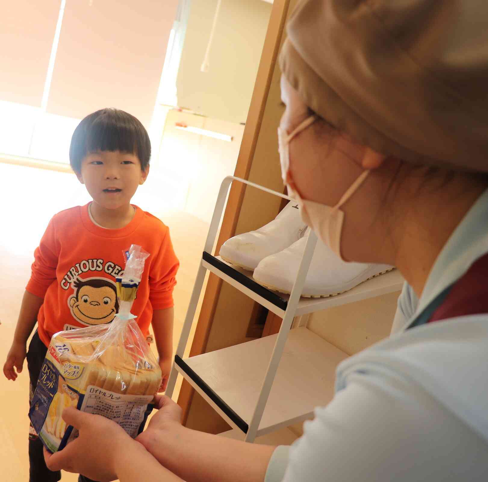 おやつのパンお願いしまーす！