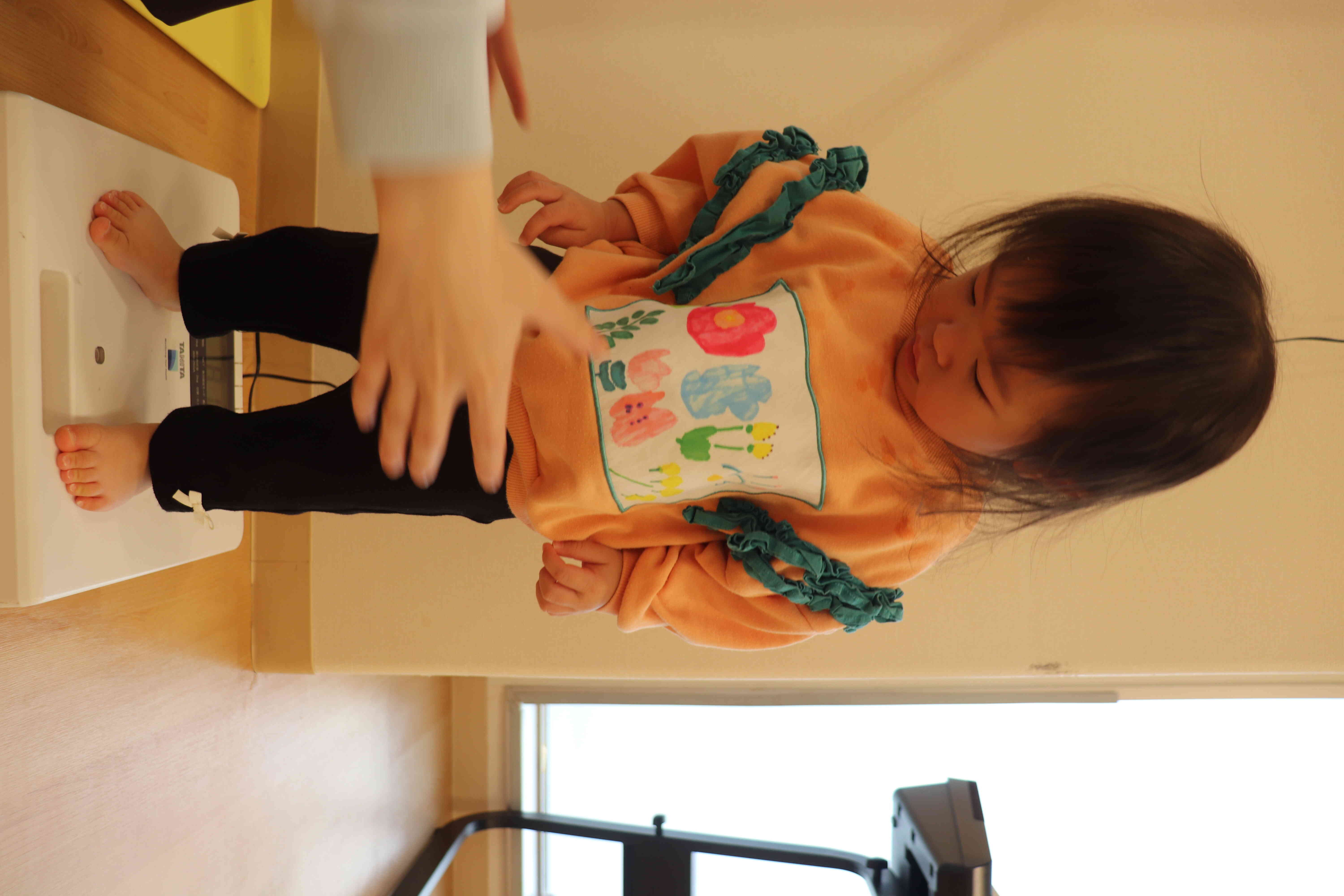 昨年度までは座って乗っていたお友だち！今回は立って測ることができました☆