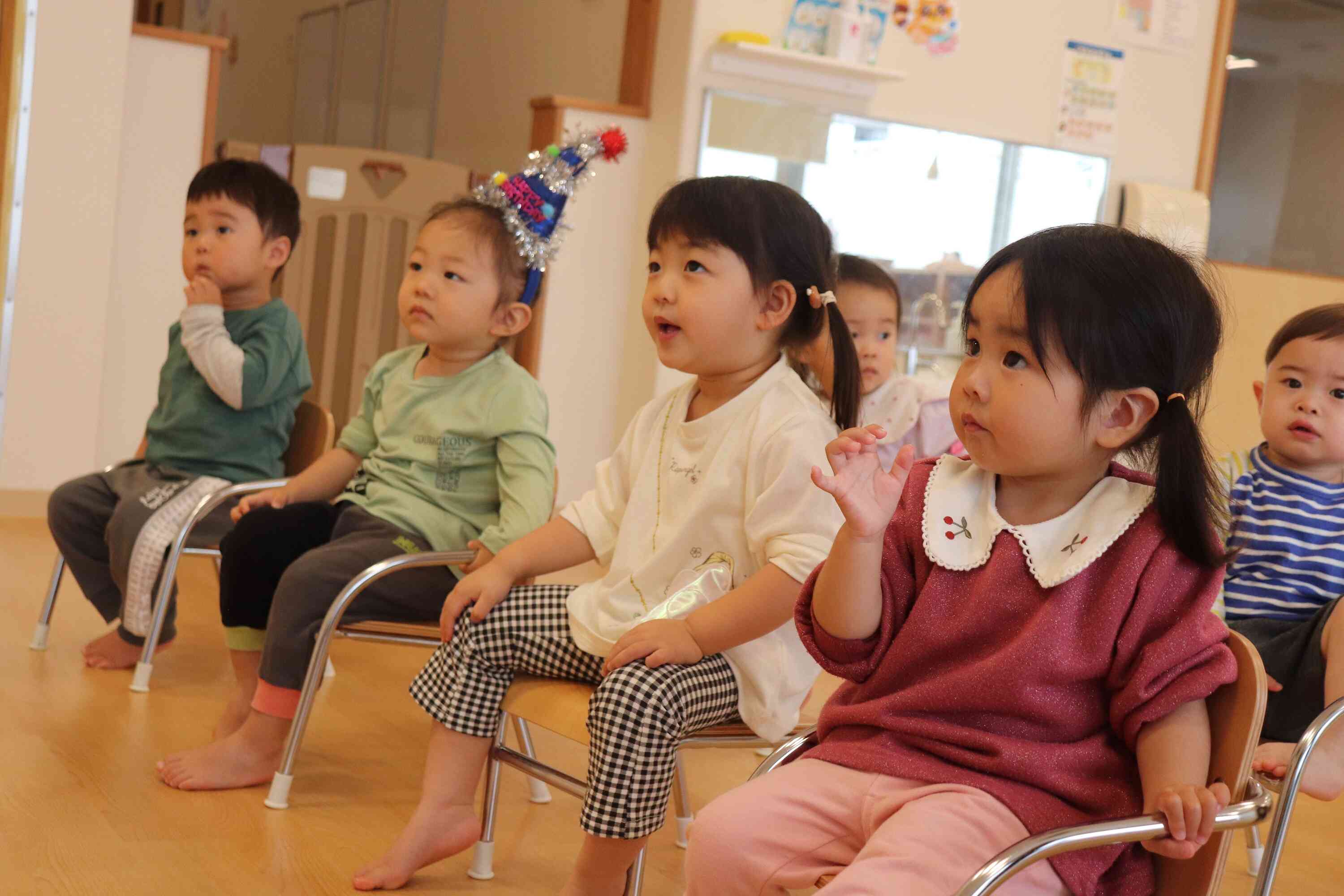 出し物に興味津々な子ども達・・・