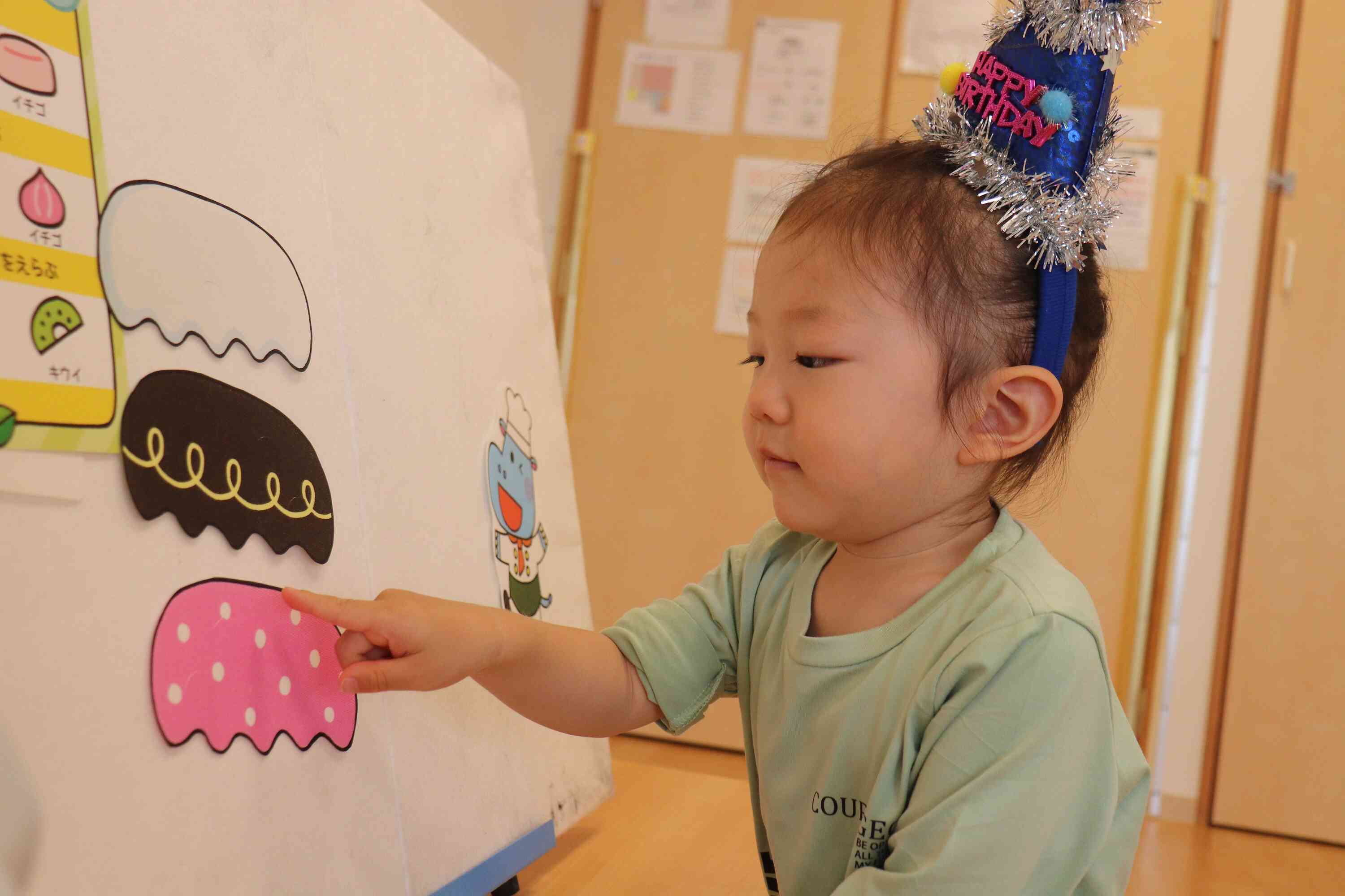 スポンジもクリームもトッピングも全部いちごにしたよ♪