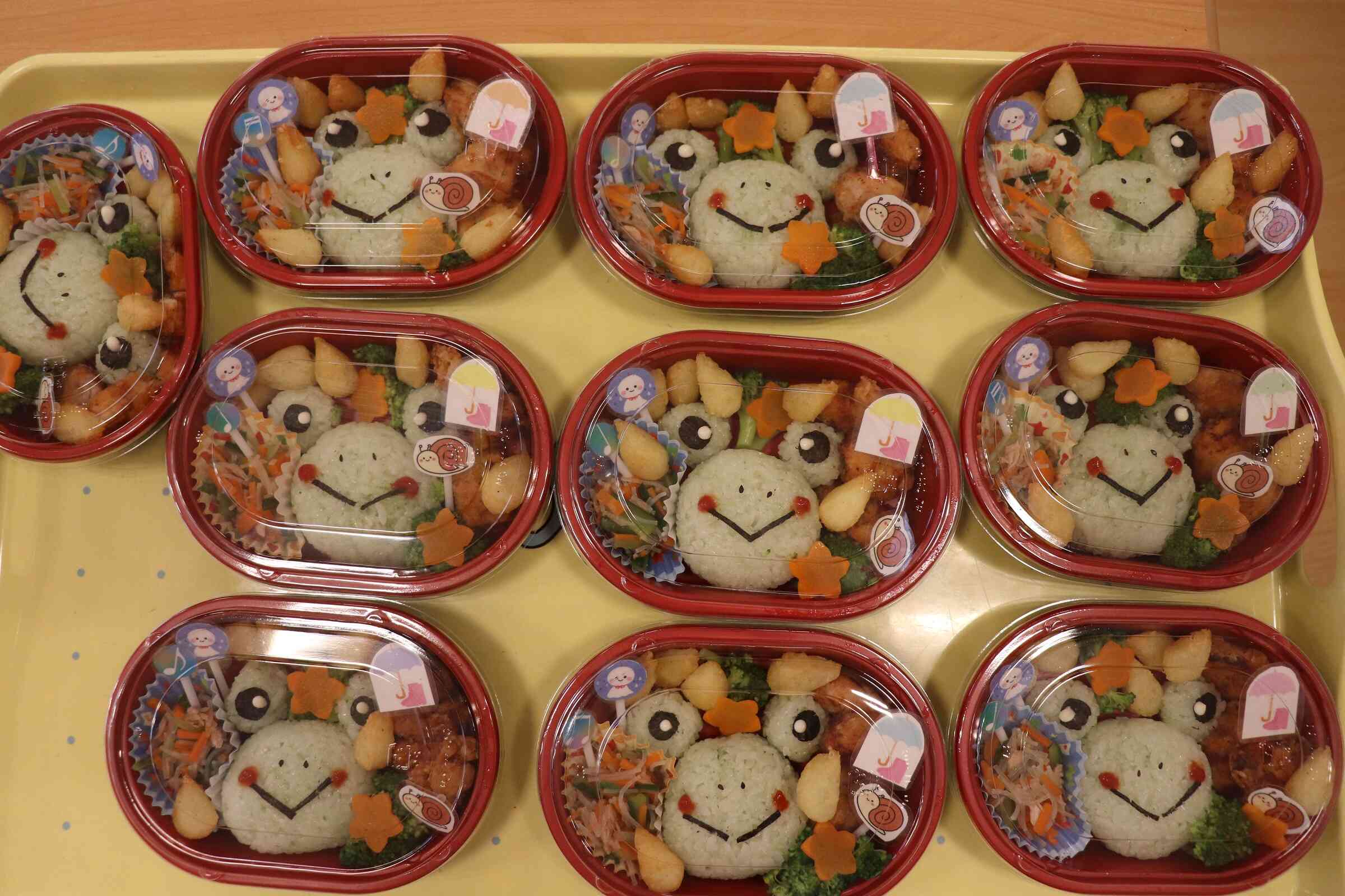 かえるのおにぎり弁当