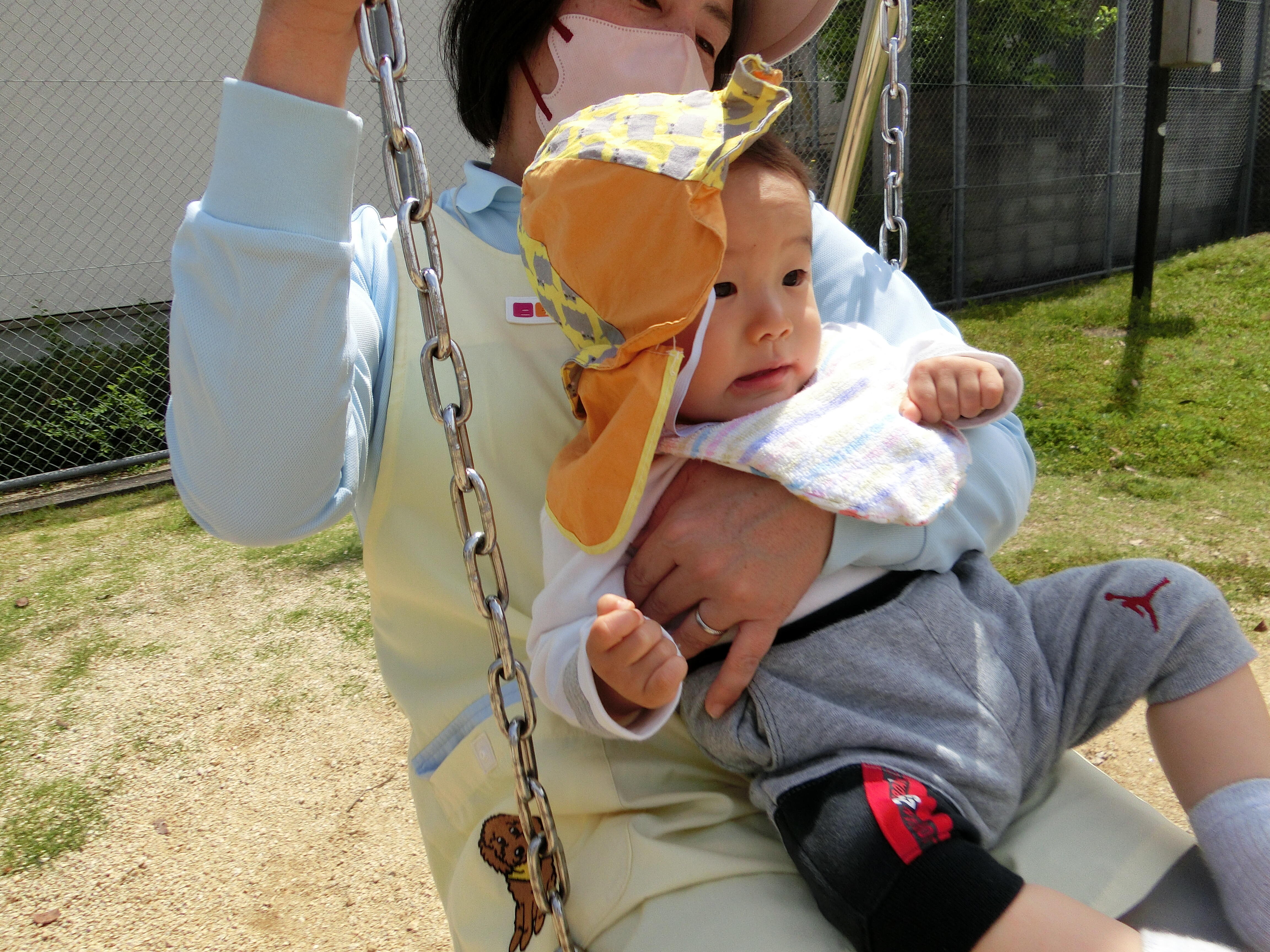 ブランコに乗って