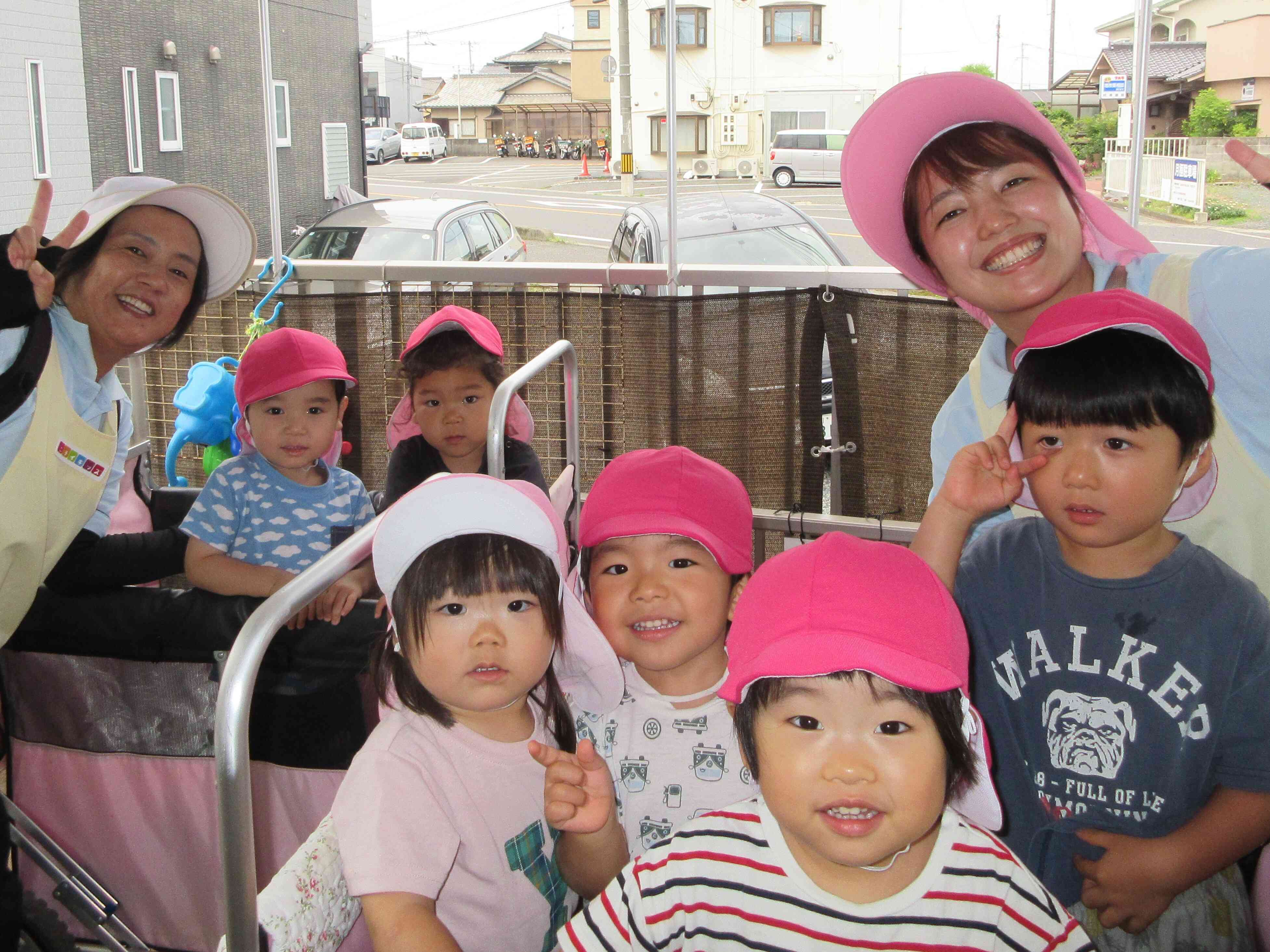雨でも晴でも毎日たのしいね！うさぎ組　(２歳児）