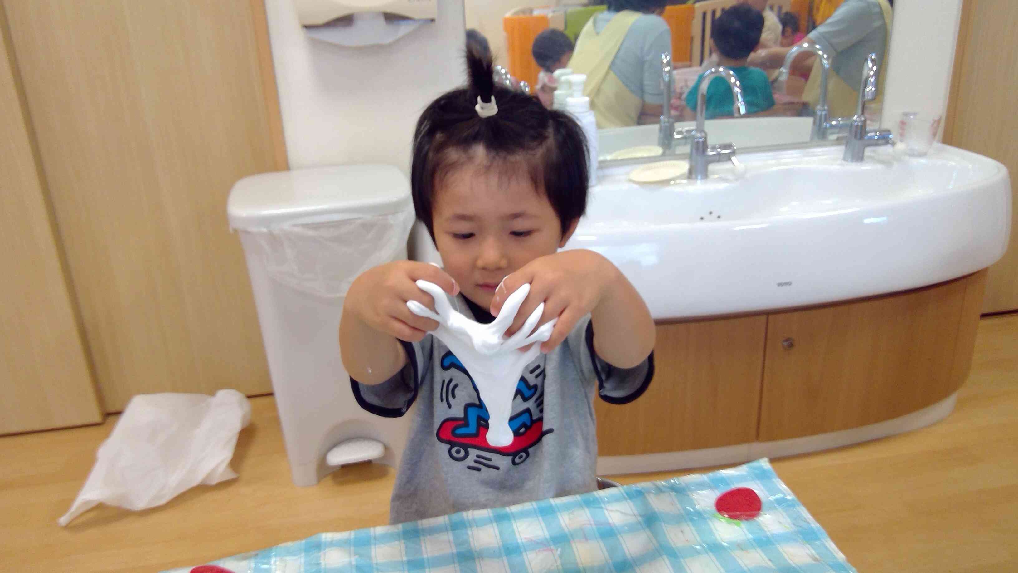 「見てみて~!ビョーンってなるよ!」