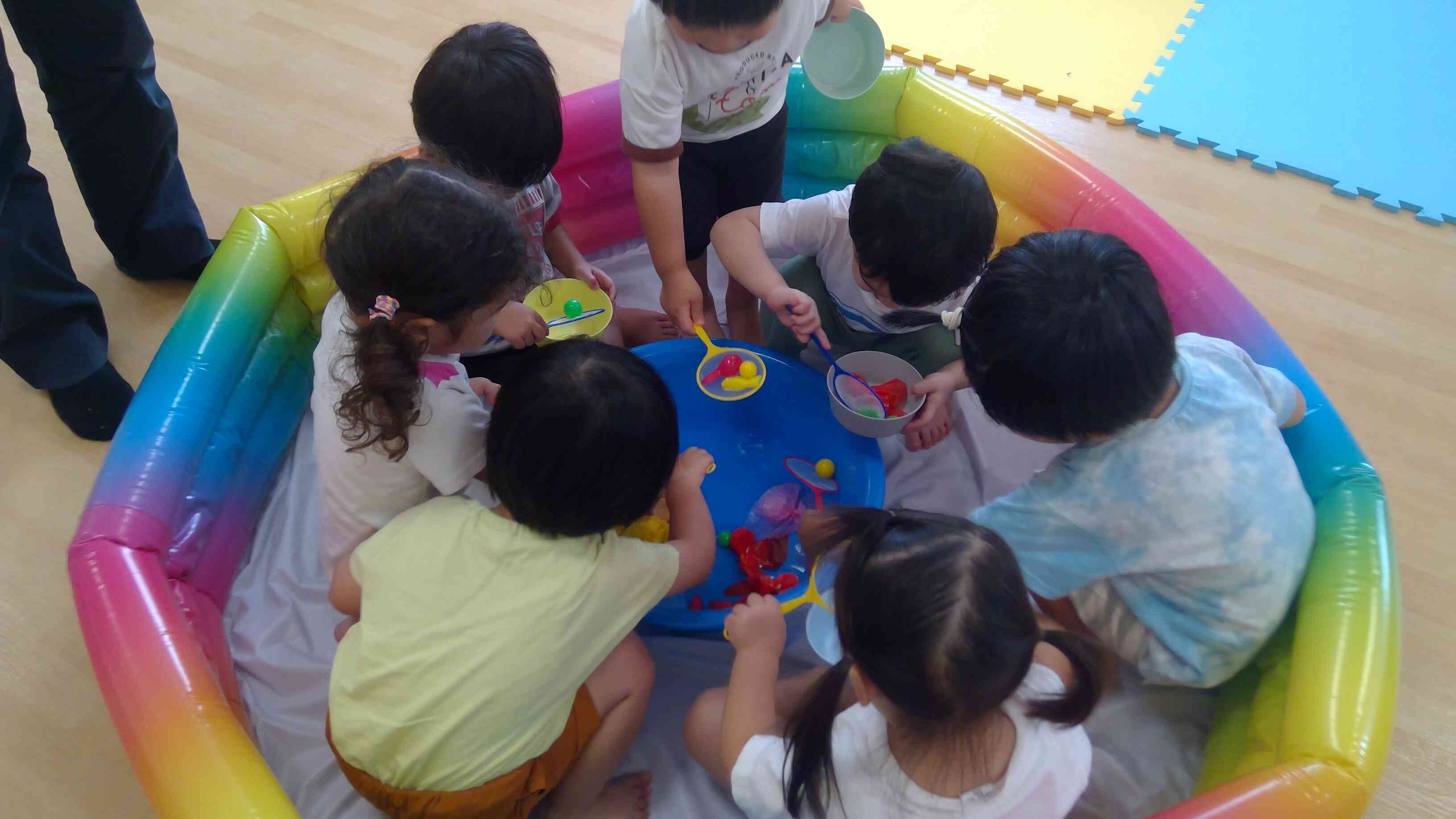 夏祭りごっこを楽しんでます。うさぎ組（2歳児）