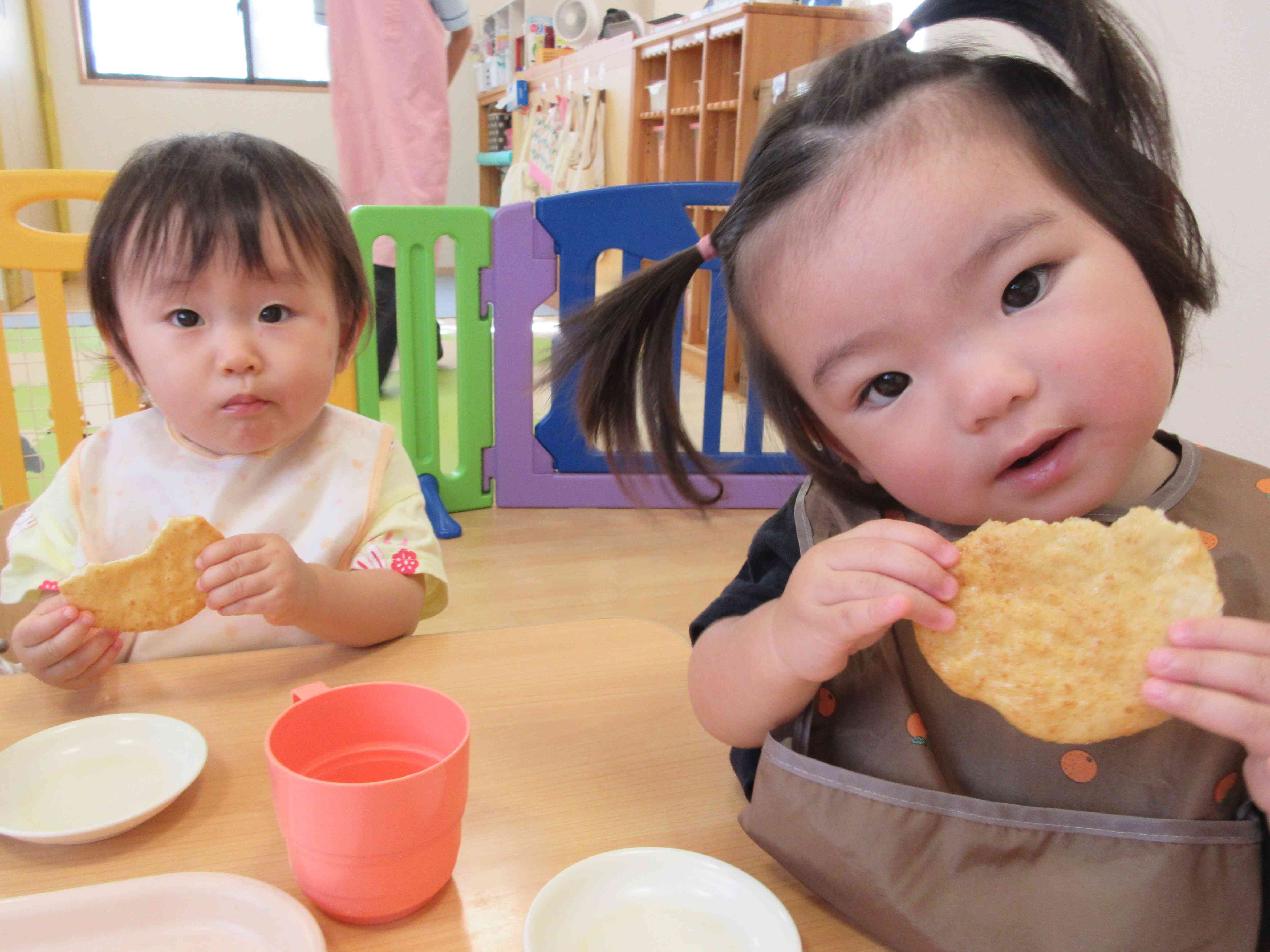 可愛いひよこ組の子どもたち(０歳児)
