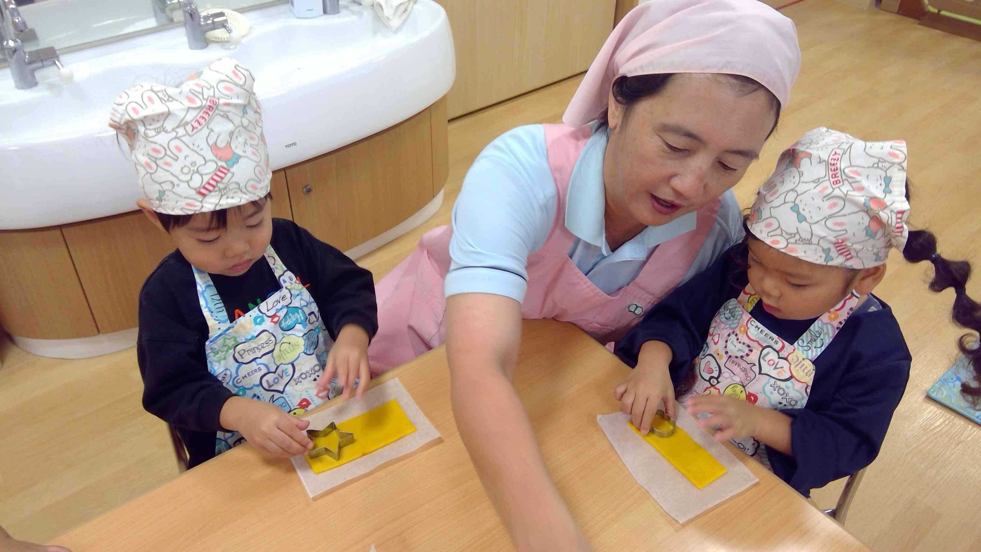 こうやって型抜きするんだよ