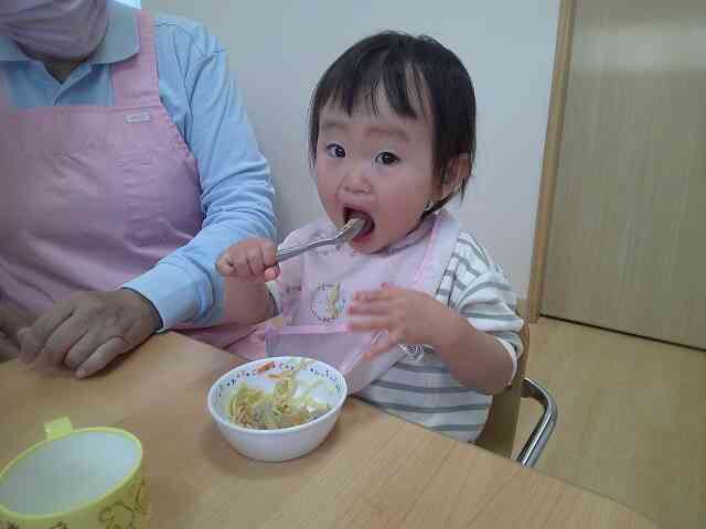 大きな口を開けて