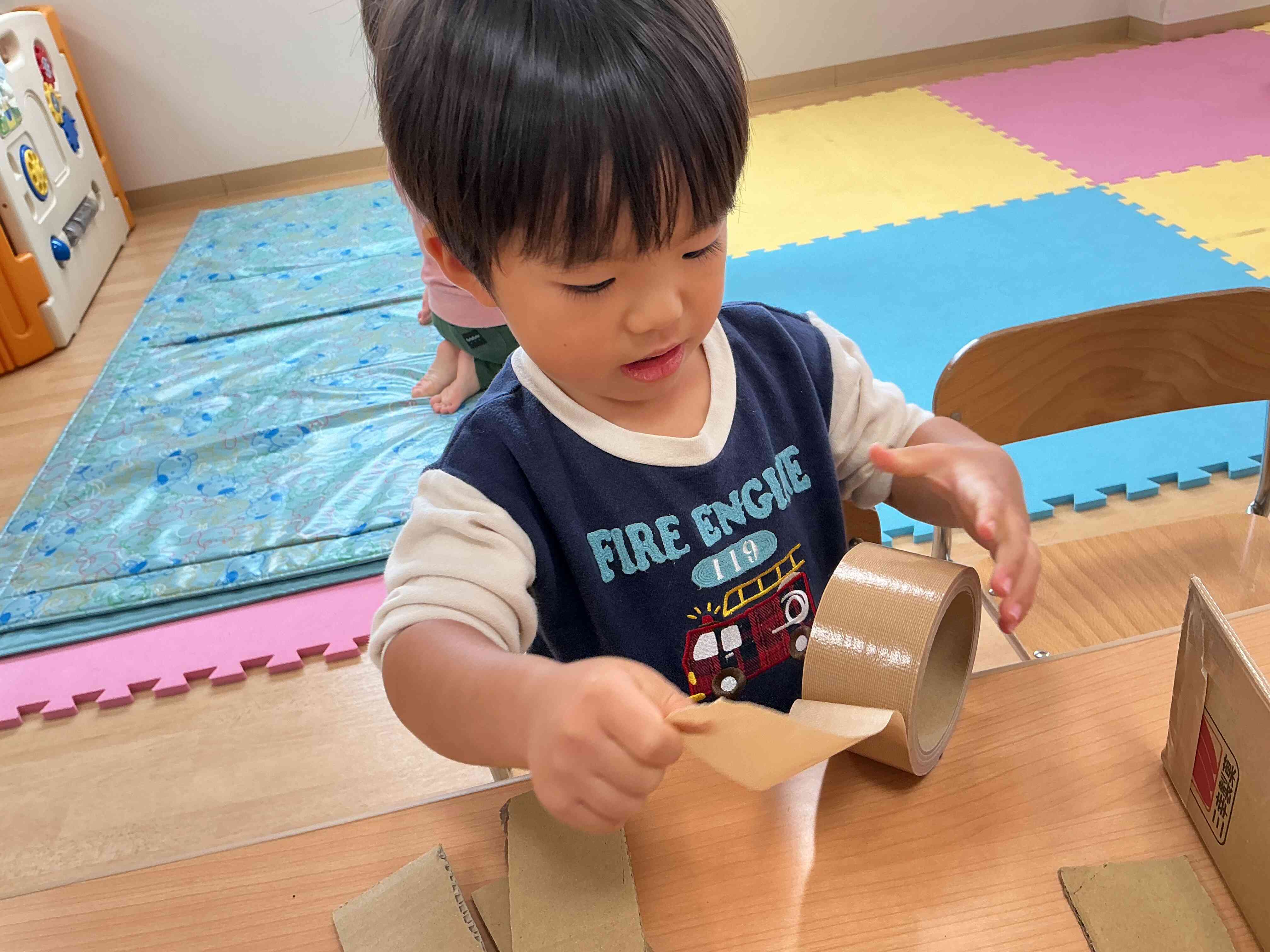 手にくっついて難しい。