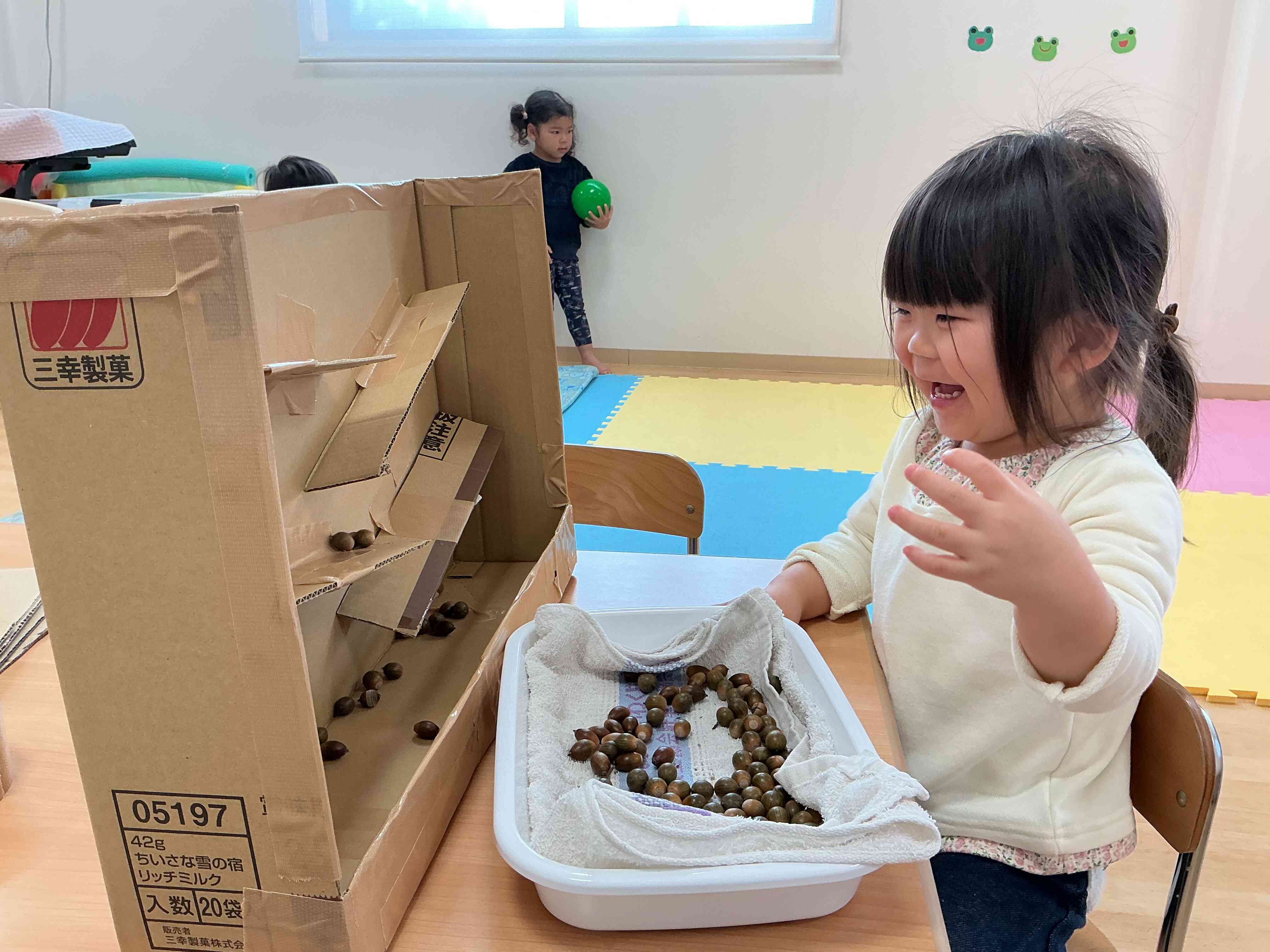 どんぐり転がし、楽しい！