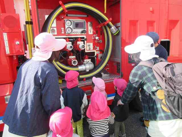 消防車の中って