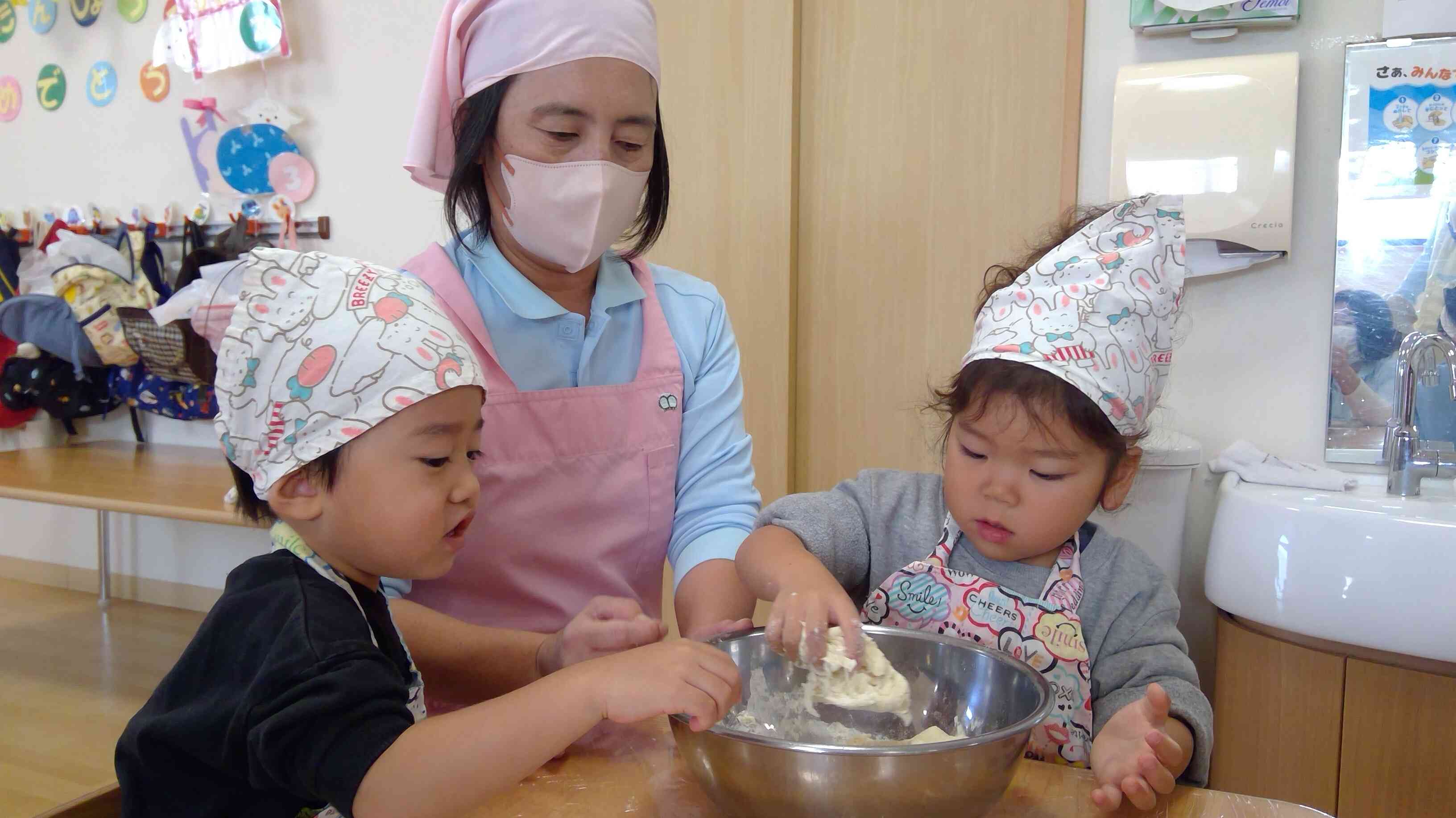 こねこね、混ぜるよ～