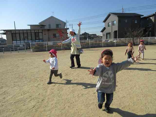きゃ～、にげろっ！