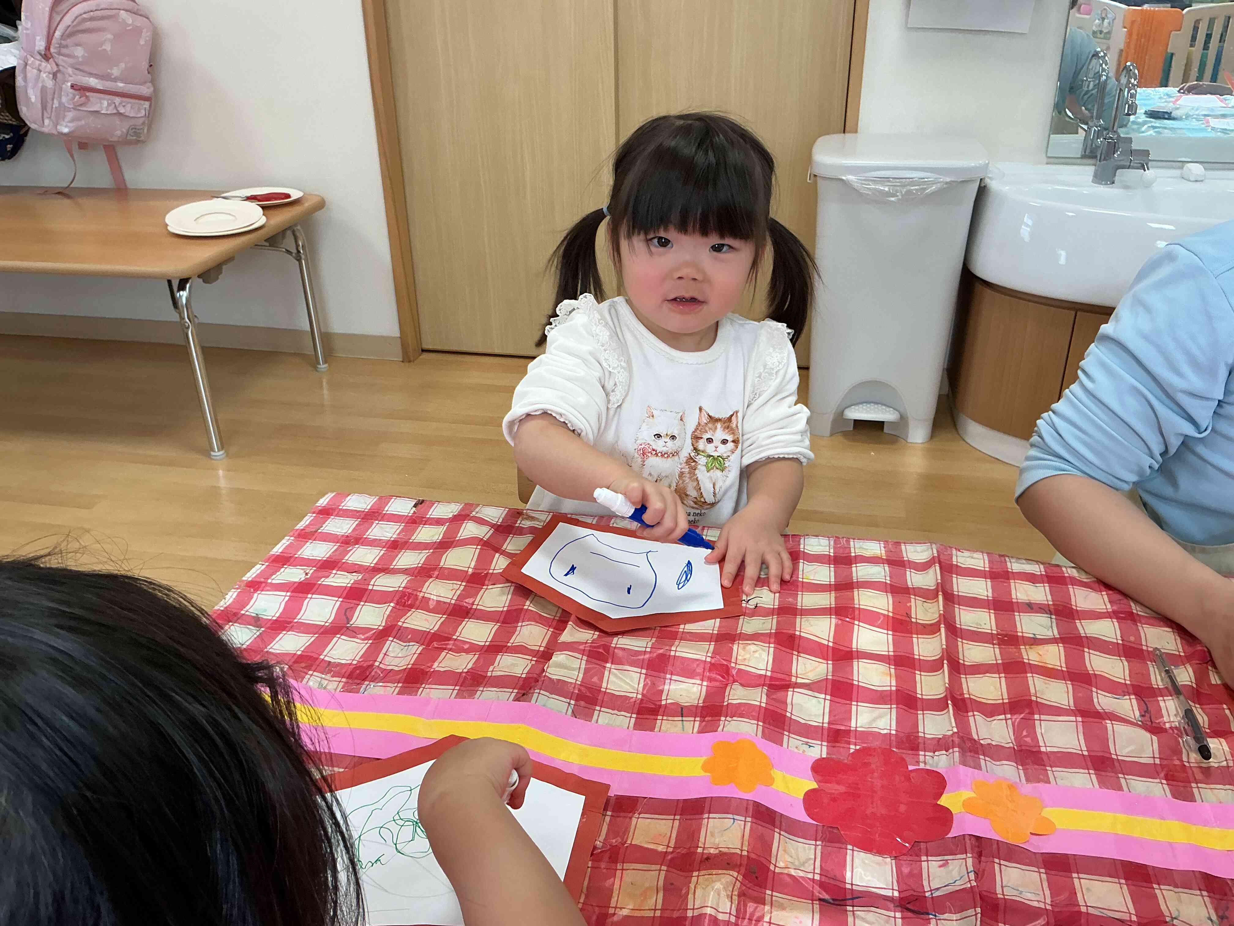 大好きなパパのお顔を描いちゃおっ！