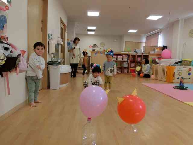 風船の鬼めがけて