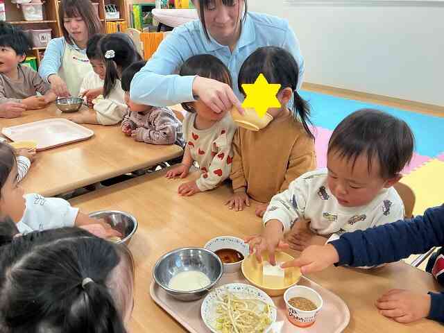 「豆腐、しょうゆ、みそ、豆乳、高野豆腐、油揚げ、大豆もやし、納豆」