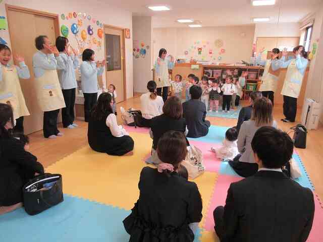 手をたたきましょう♪