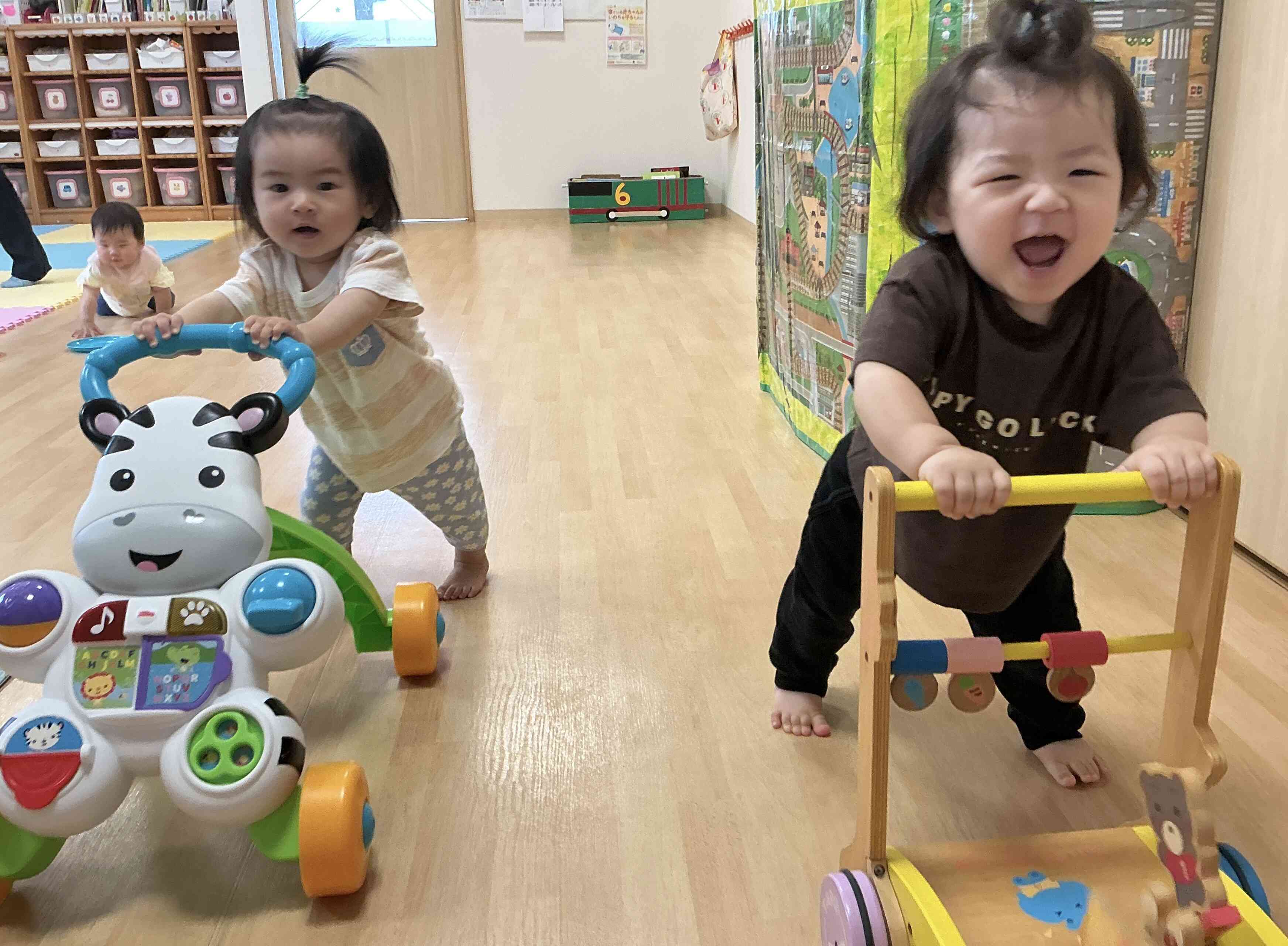 楽しい室内遊び(0歳児:ひよこ組)