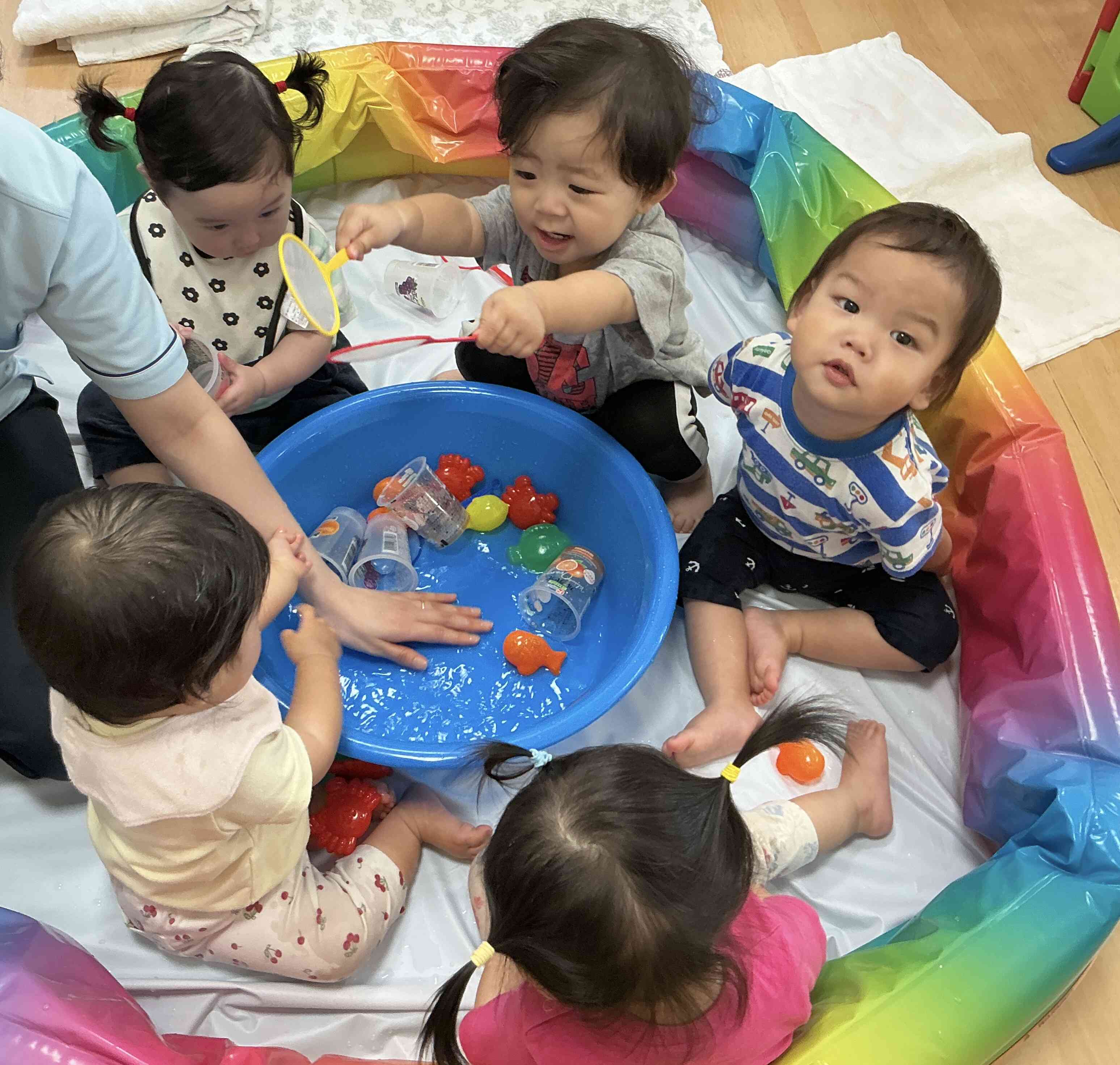 水遊び  ひよこ組（０歳児）