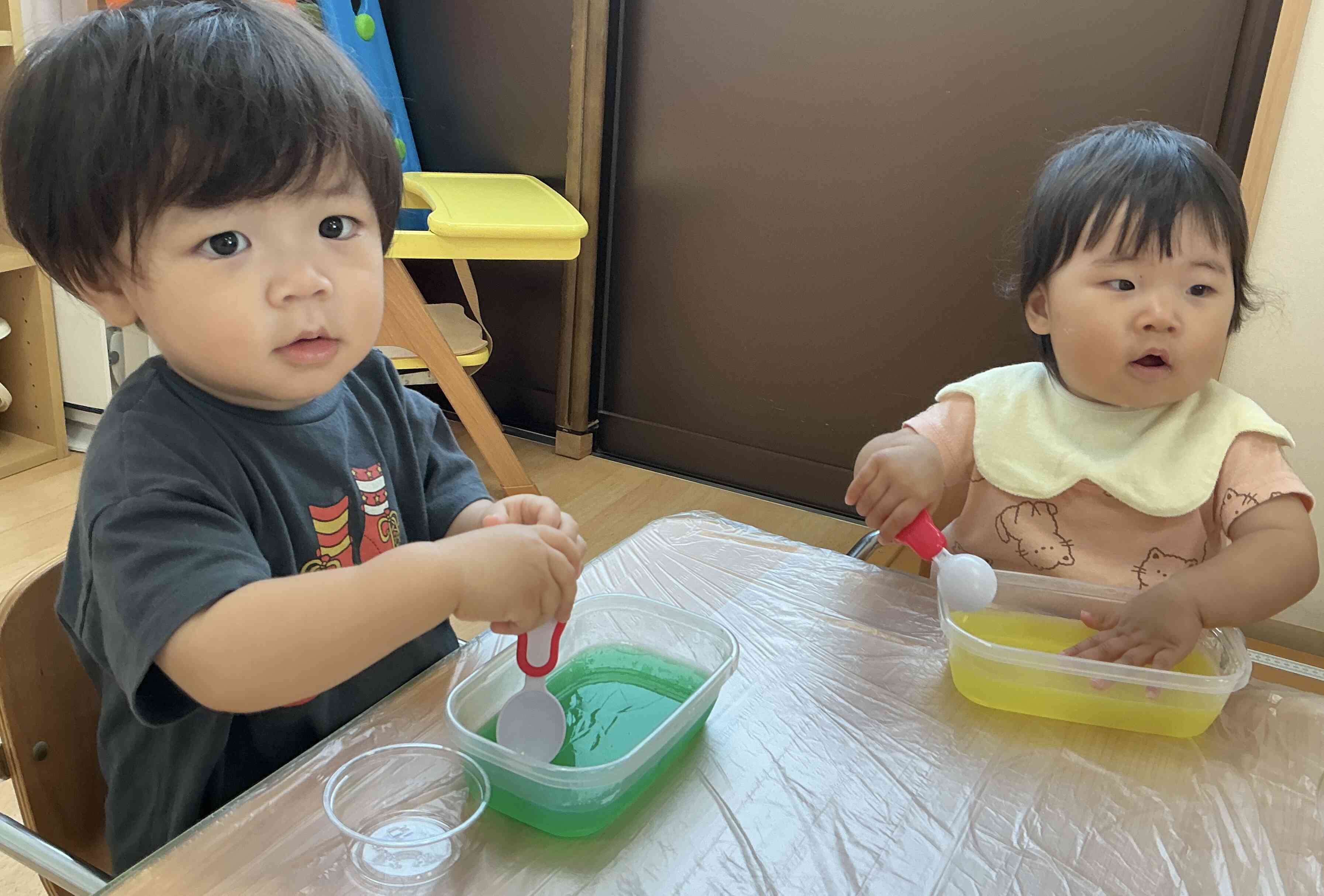 寒天遊び(0歳児)ひよこ組