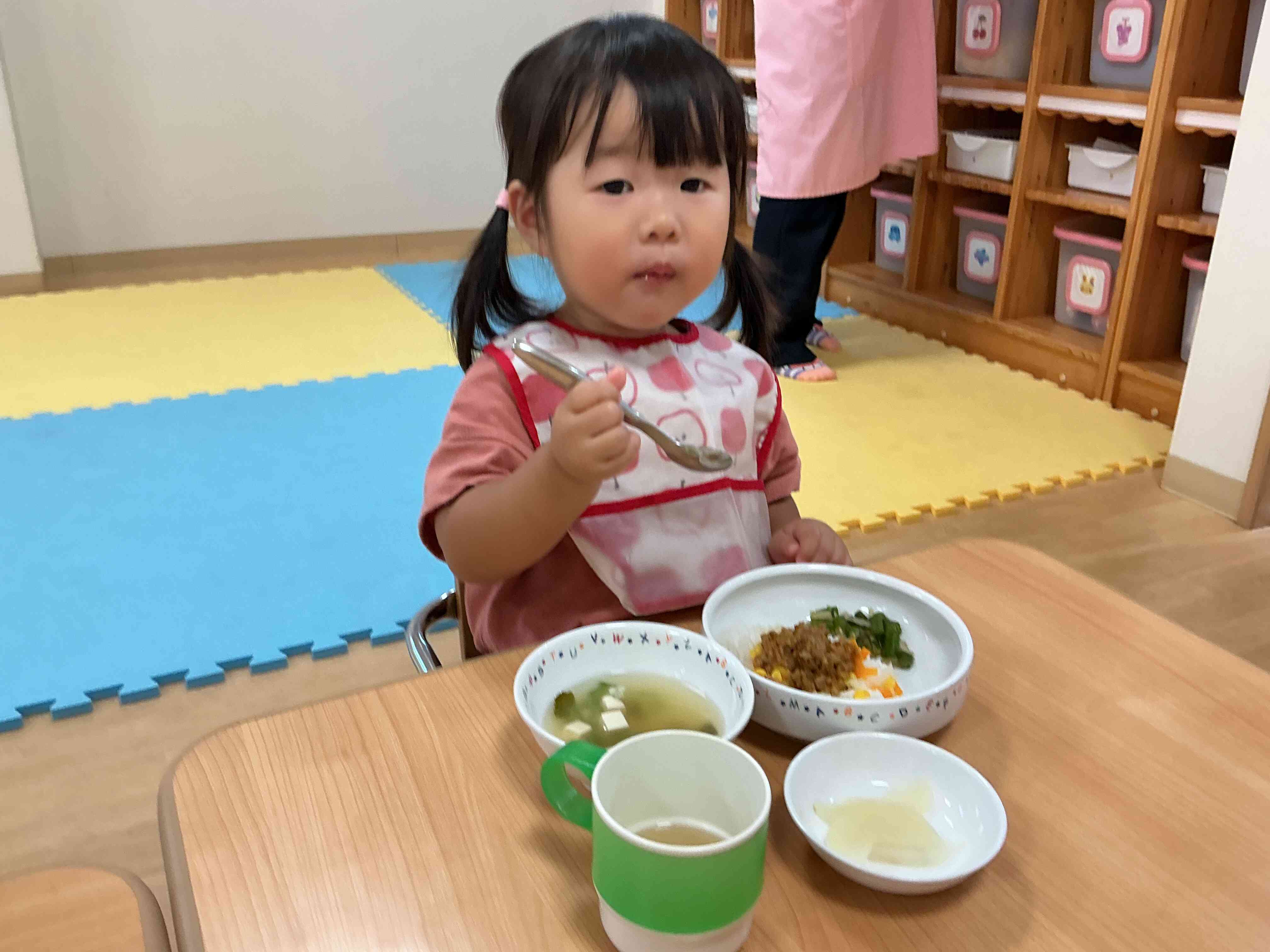 スプーンの持ち方上手でしょ！