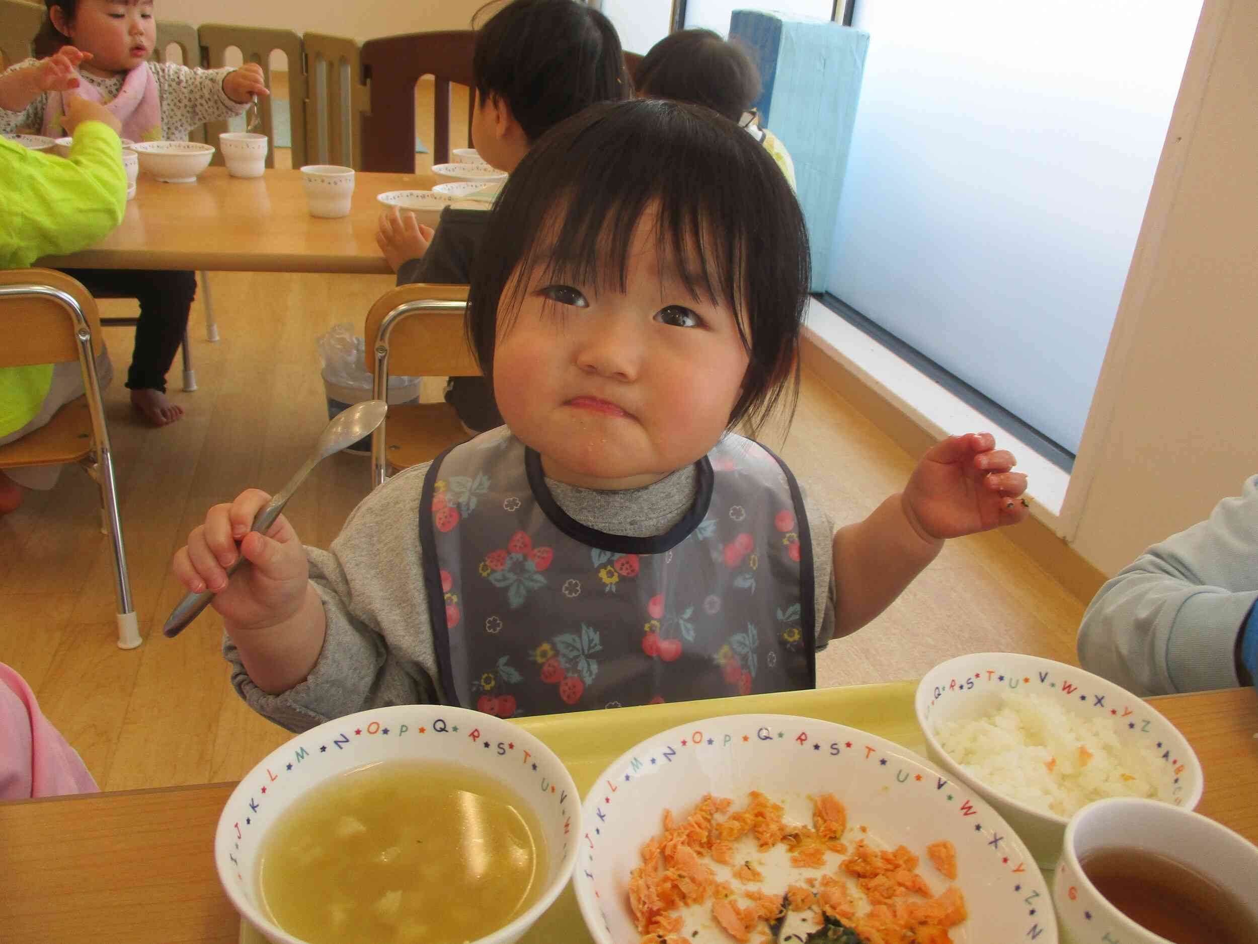 今日からお給食。