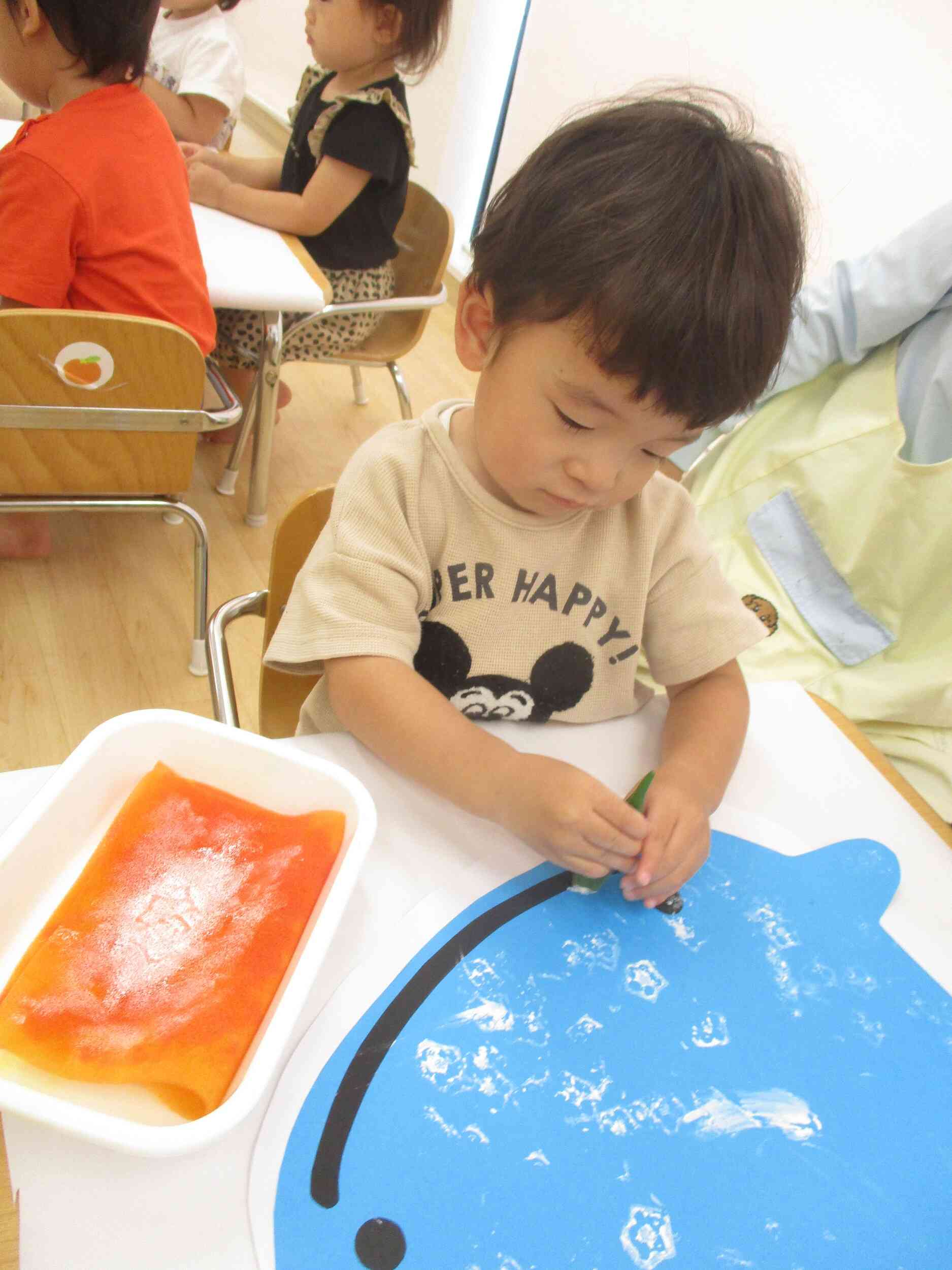 お目目にもぺったん。