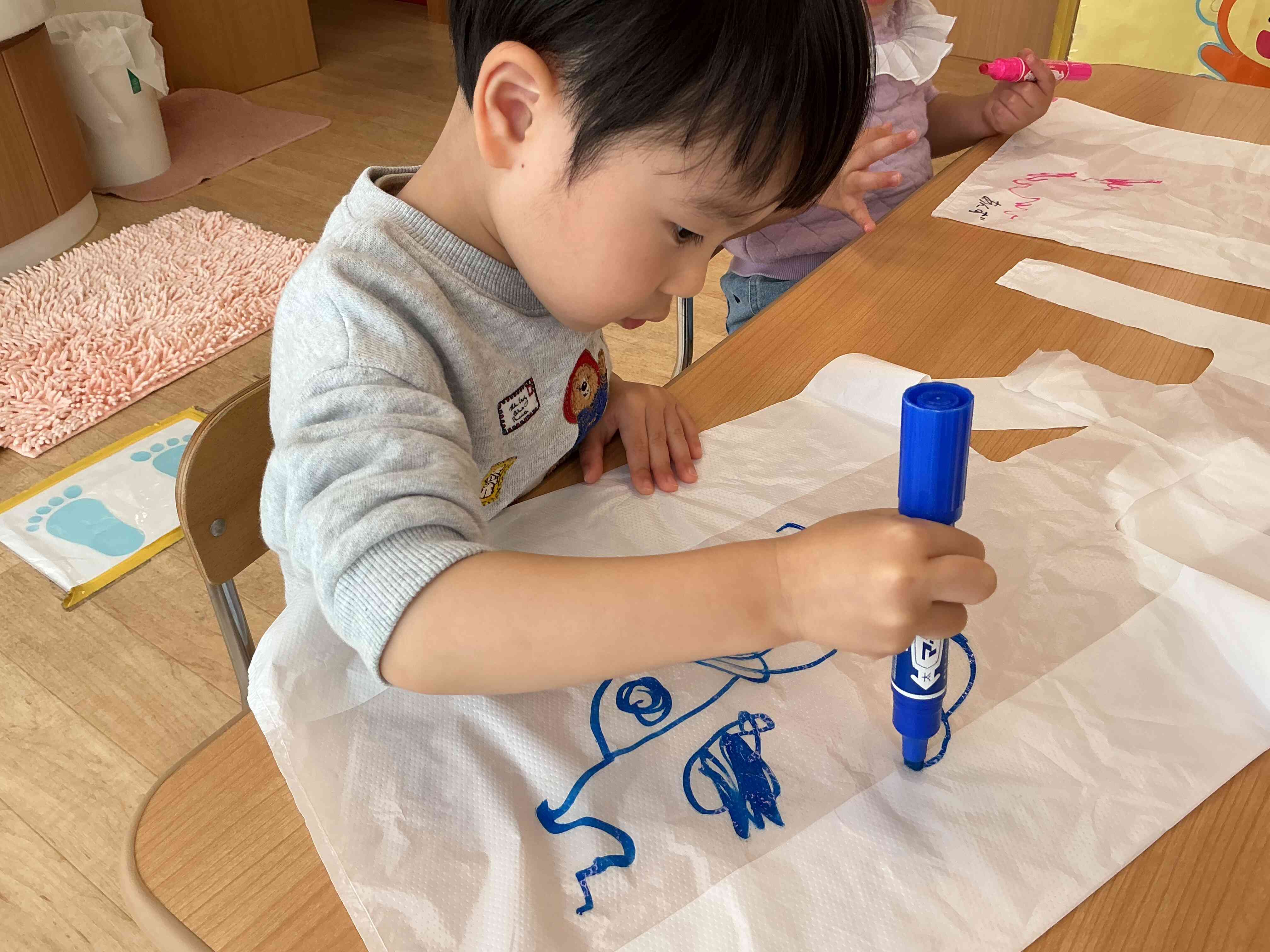 凧の製作。（お正月遊び）