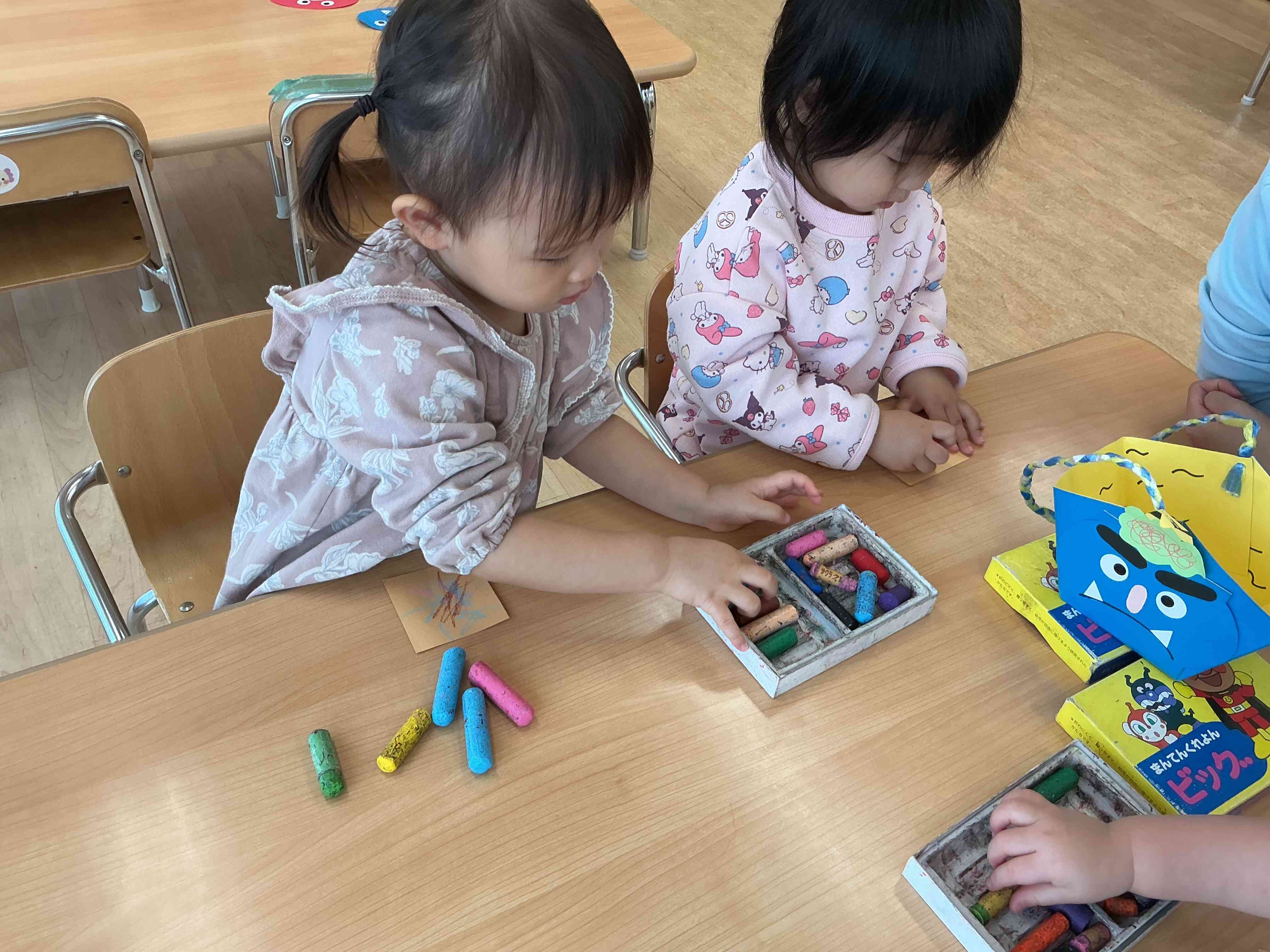 鬼さんの髪の毛も描くよ。