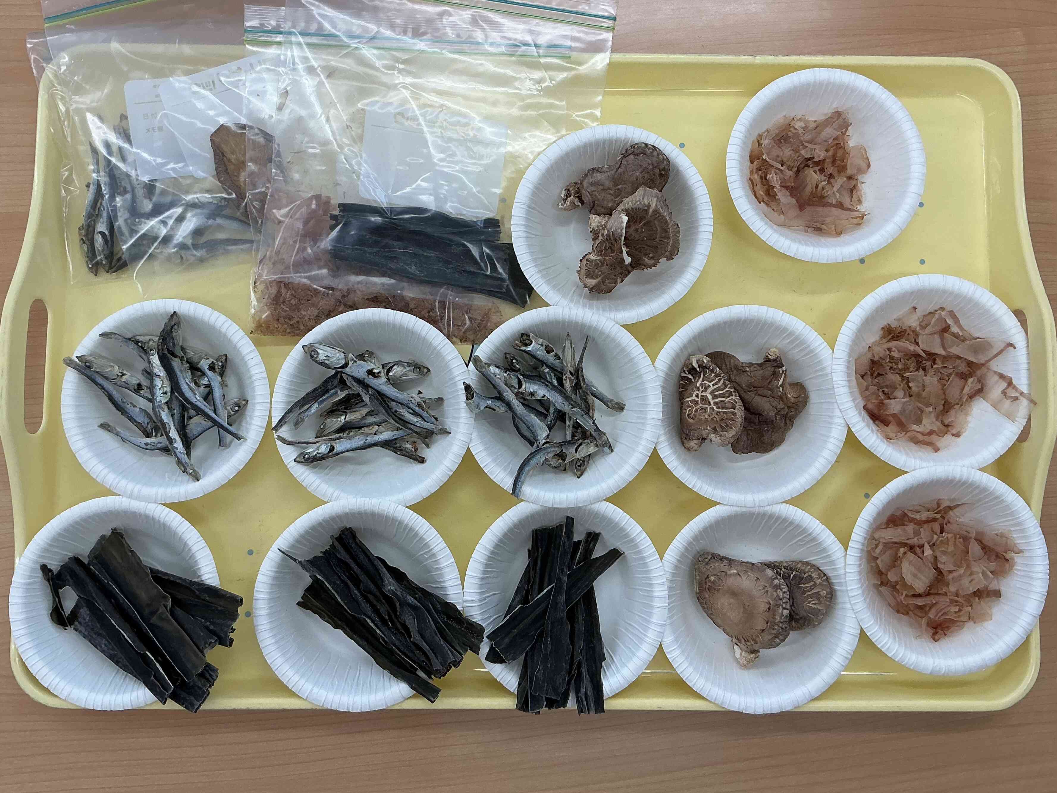 感触とにおいを確かめる。