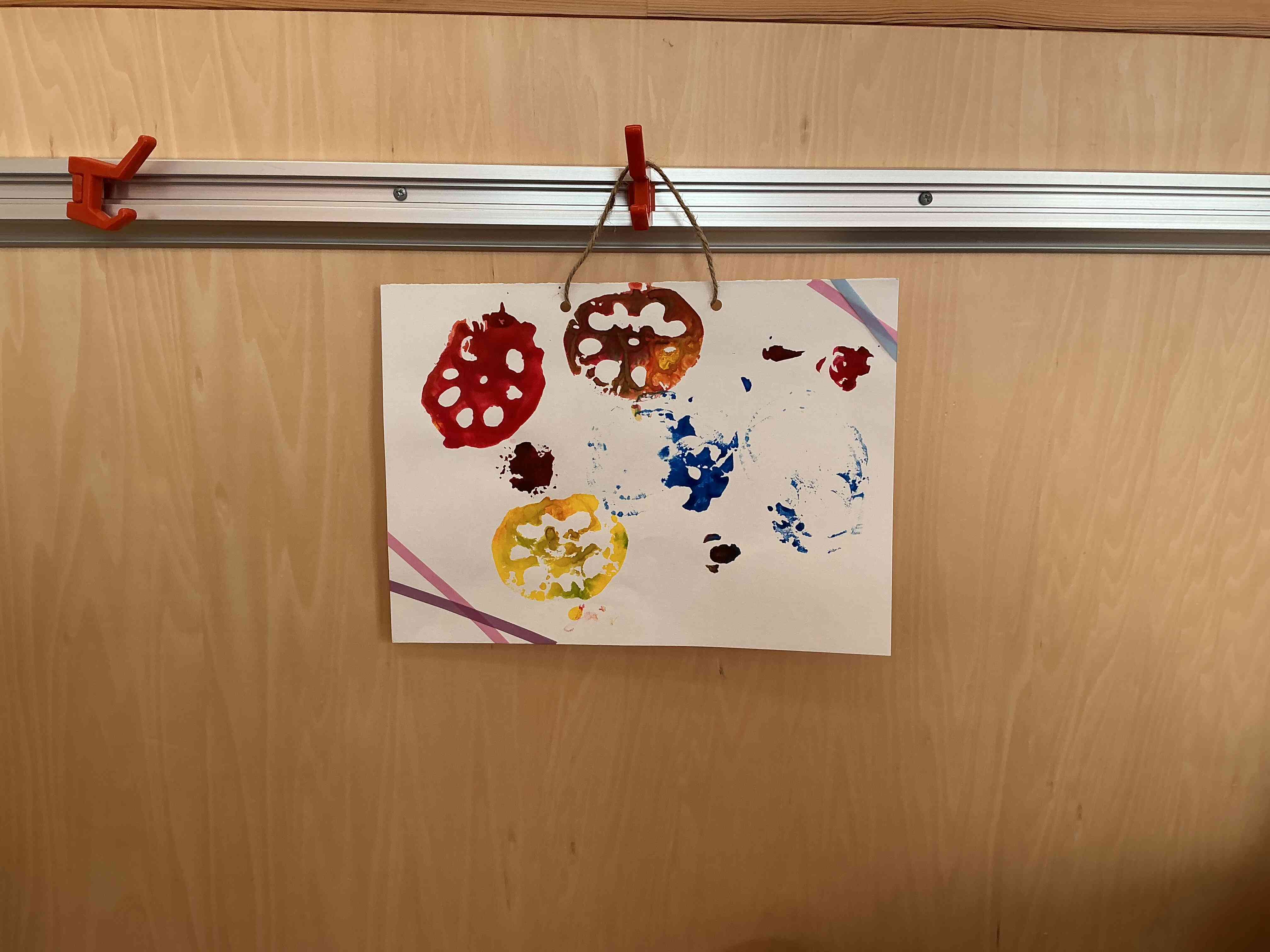 できた作品は紐をつけて持って帰りました