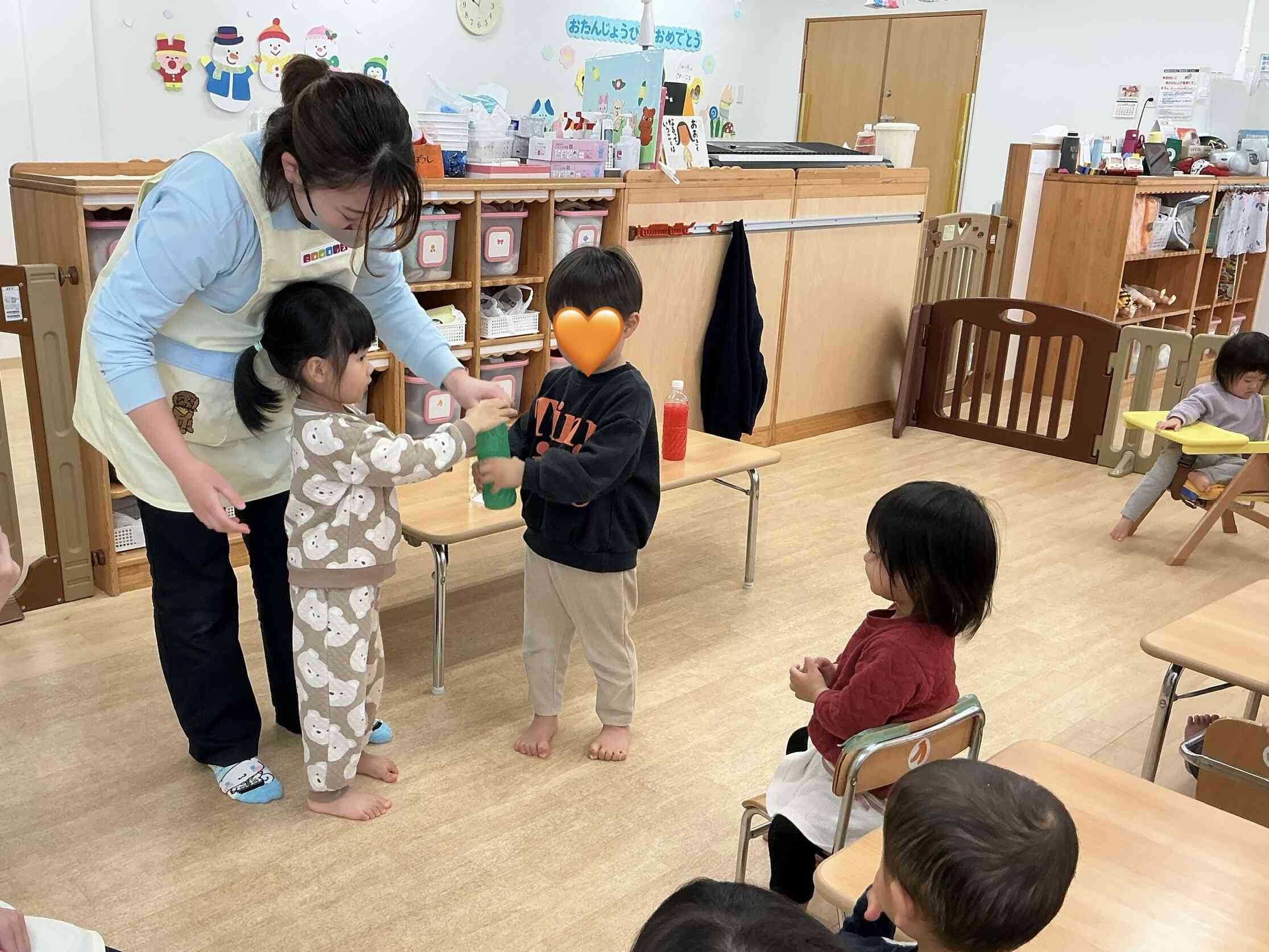 “シャカシャカ”「私たちは緑色だよ‼︎」