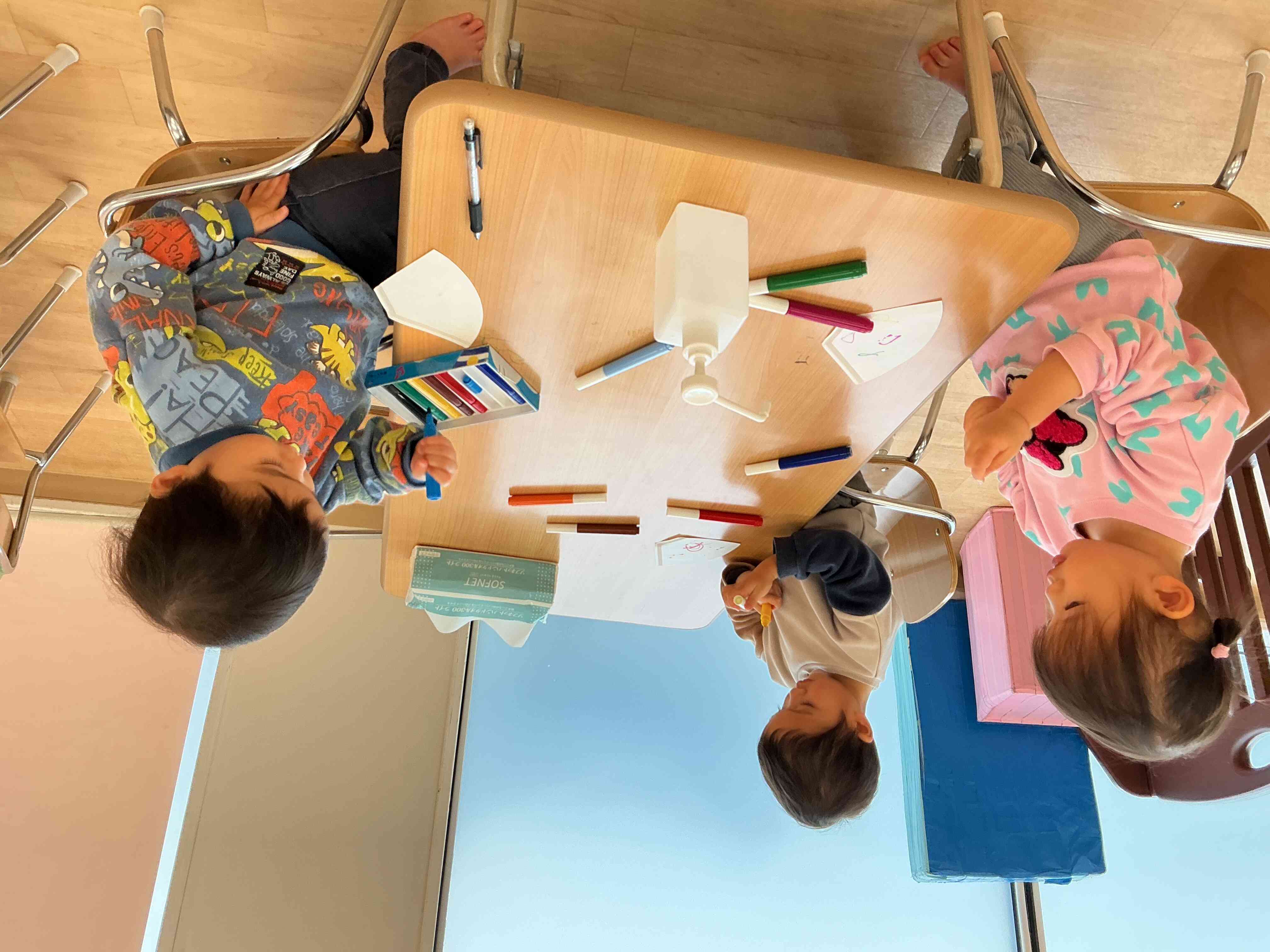 「何色にしようかな?」「迷うな〜」