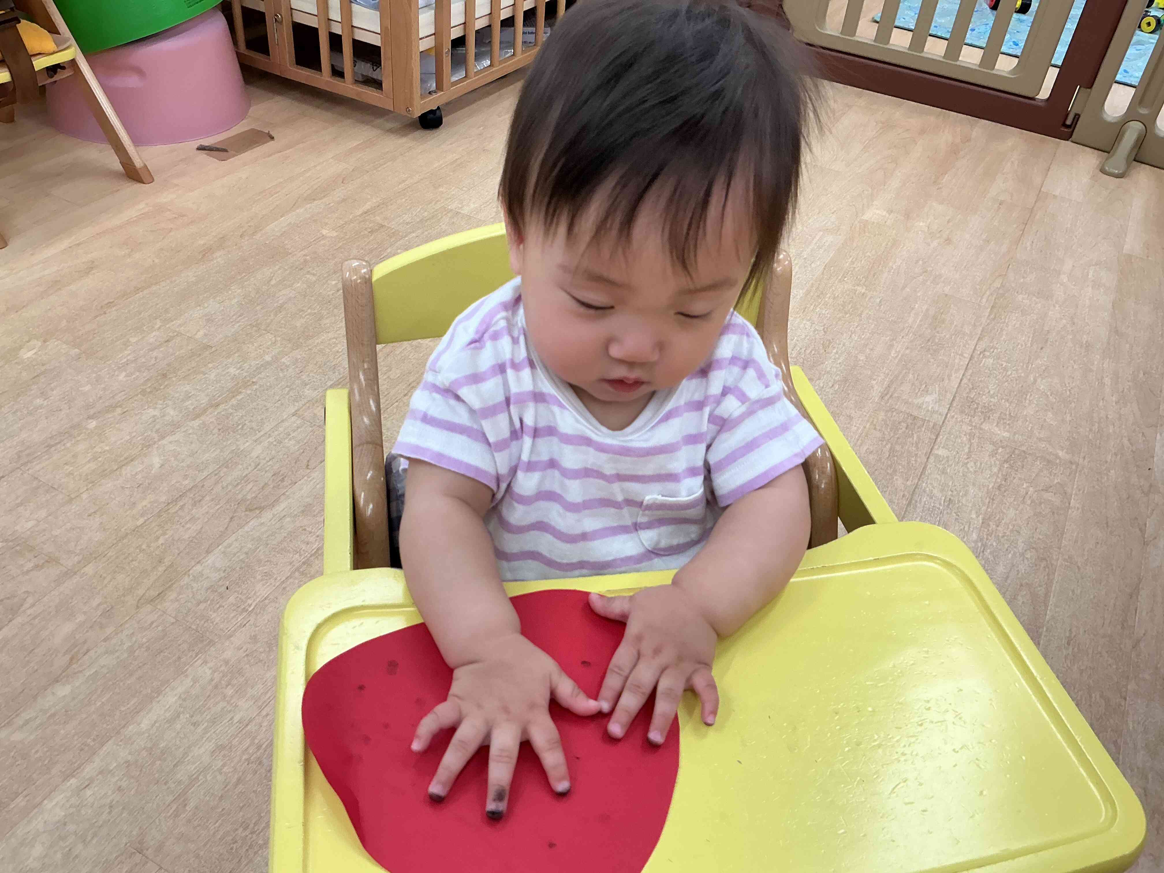 「こうやって。。おててをパッ‼︎」